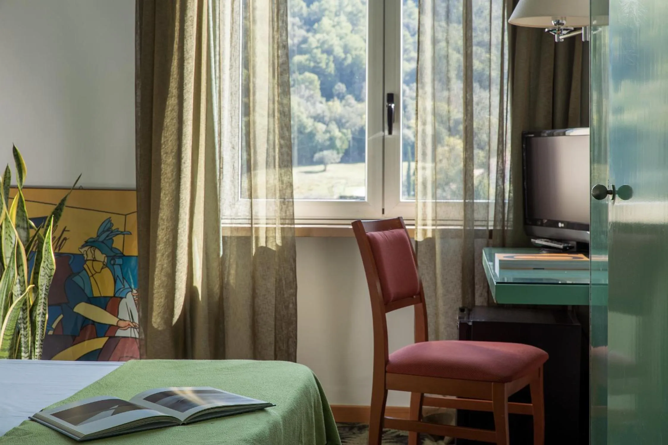 Decorative detail in LH Hotel Arca Street Art