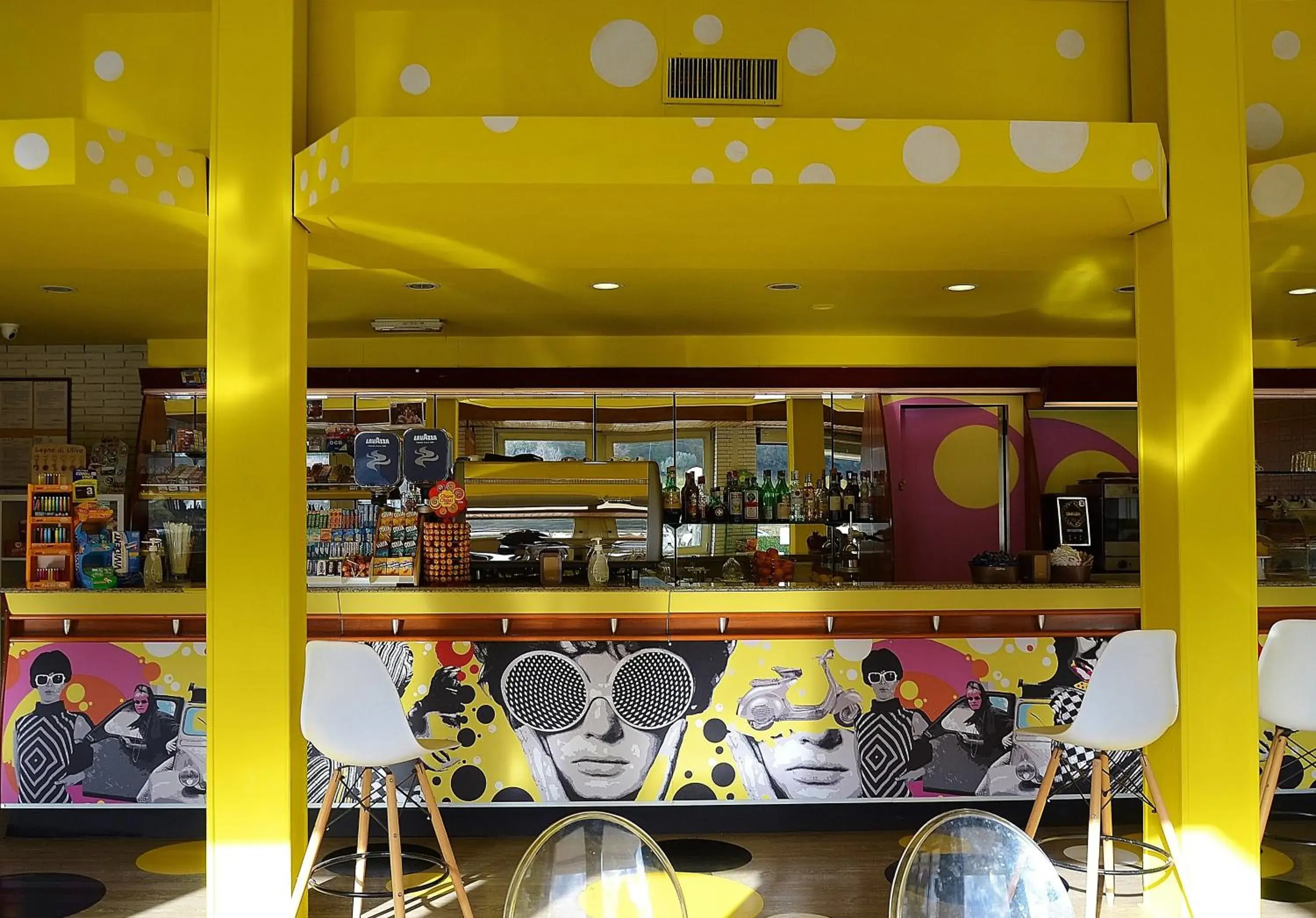 Lounge or bar in LH Hotel Arca Street Art Lounge or bar in LH Hotel Arca Street Art