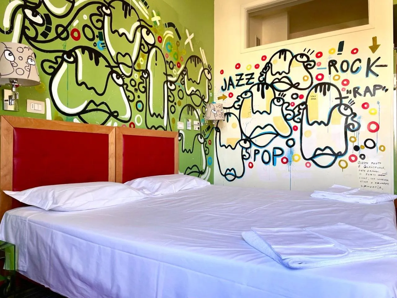 Decorative detail, Bed in LH Hotel Arca Street Art