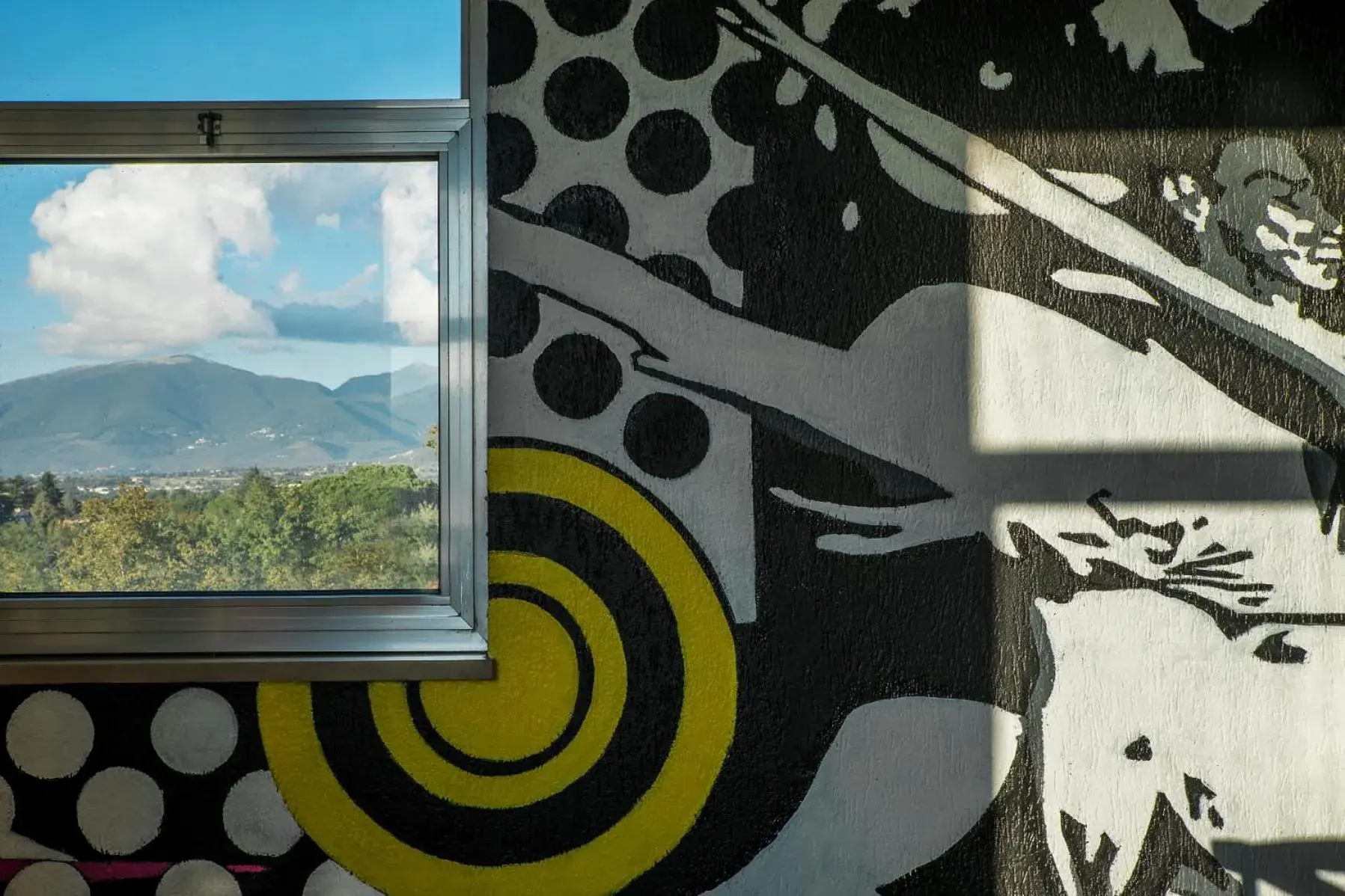 Mountain view in LH Hotel Arca Street Art Mountain view in LH Hotel Arca Street Art