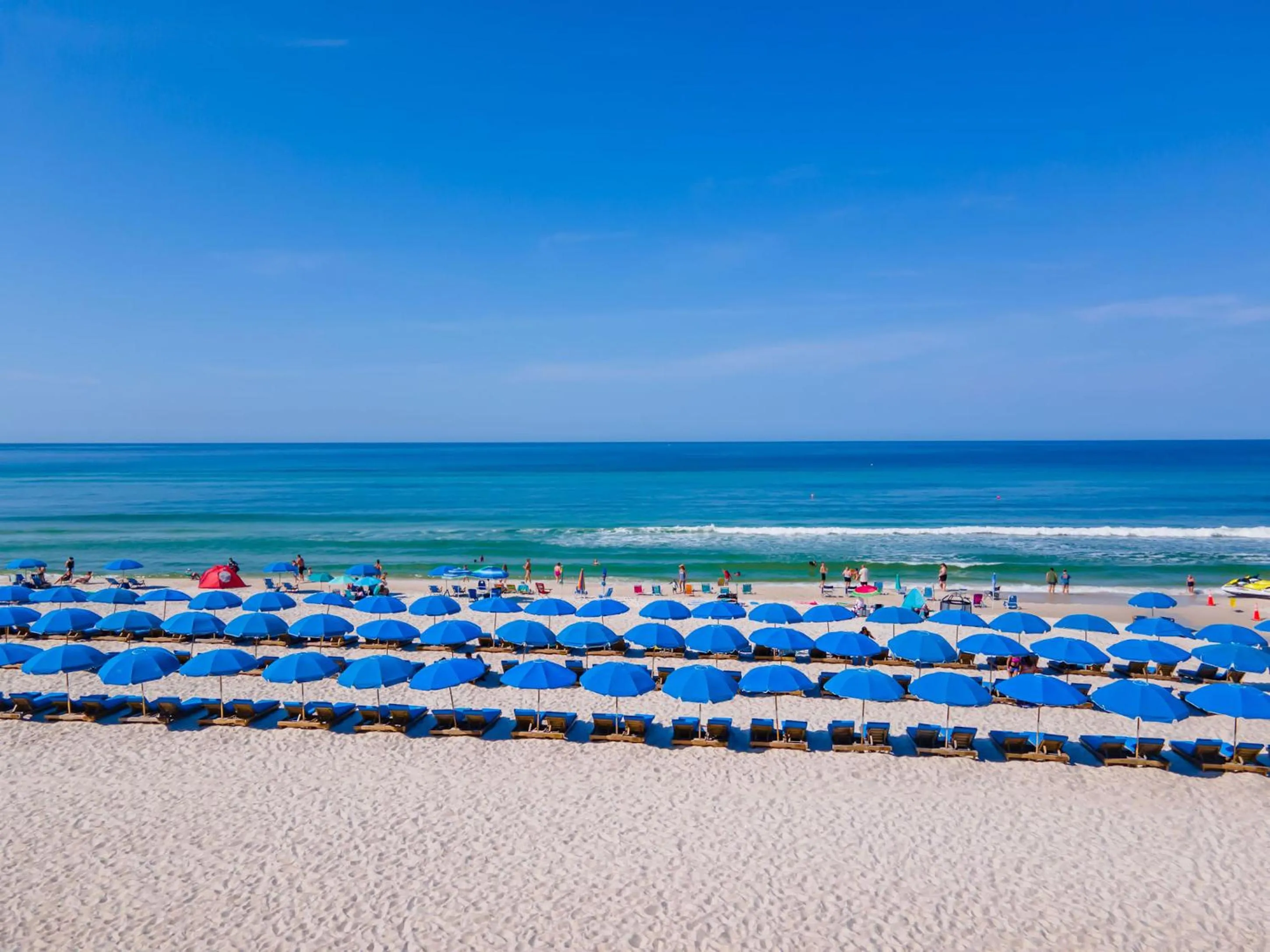 People in Calypso Resort Tower 3 by Panhandle Getaways