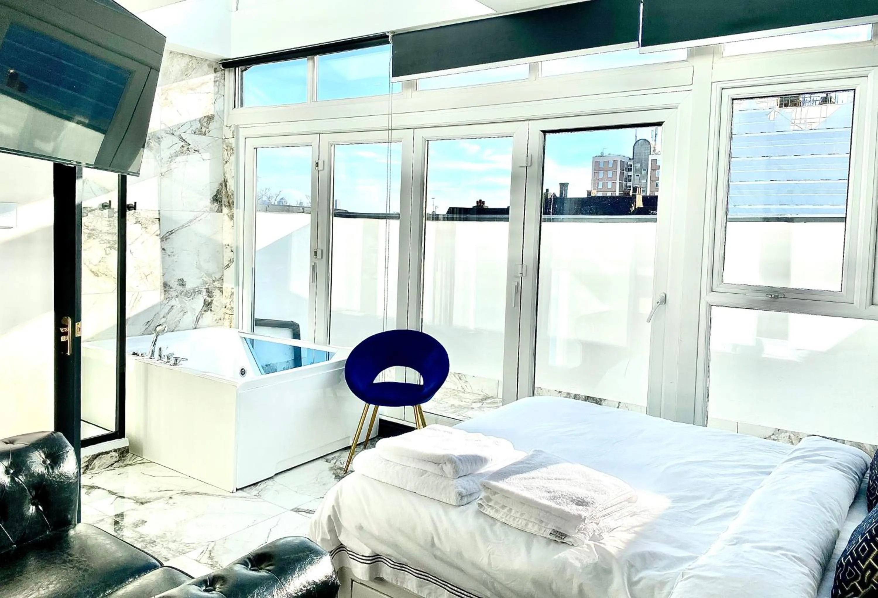 Hot Tub, Bed in Duke and Duchess Apartments and Rooms - Private in Room Hot Tub Suites