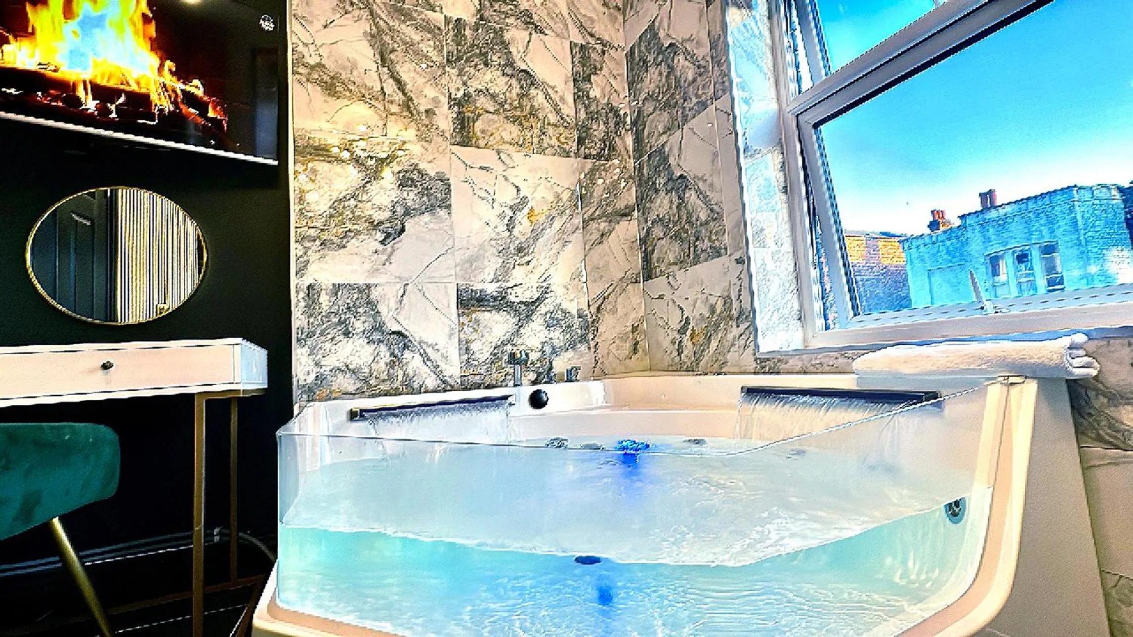 Duke and Duchess Apartments and Rooms - Private in Room Hot Tub Suites