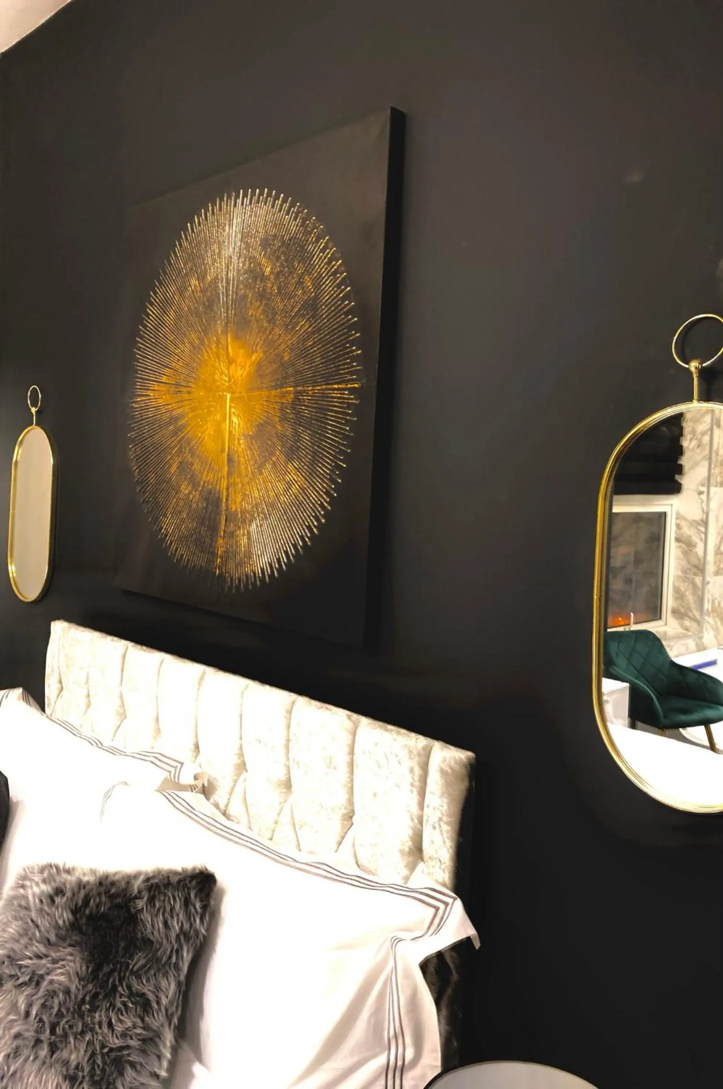 Duke and Duchess Apartments and Rooms - Private in Room Hot Tub Suites