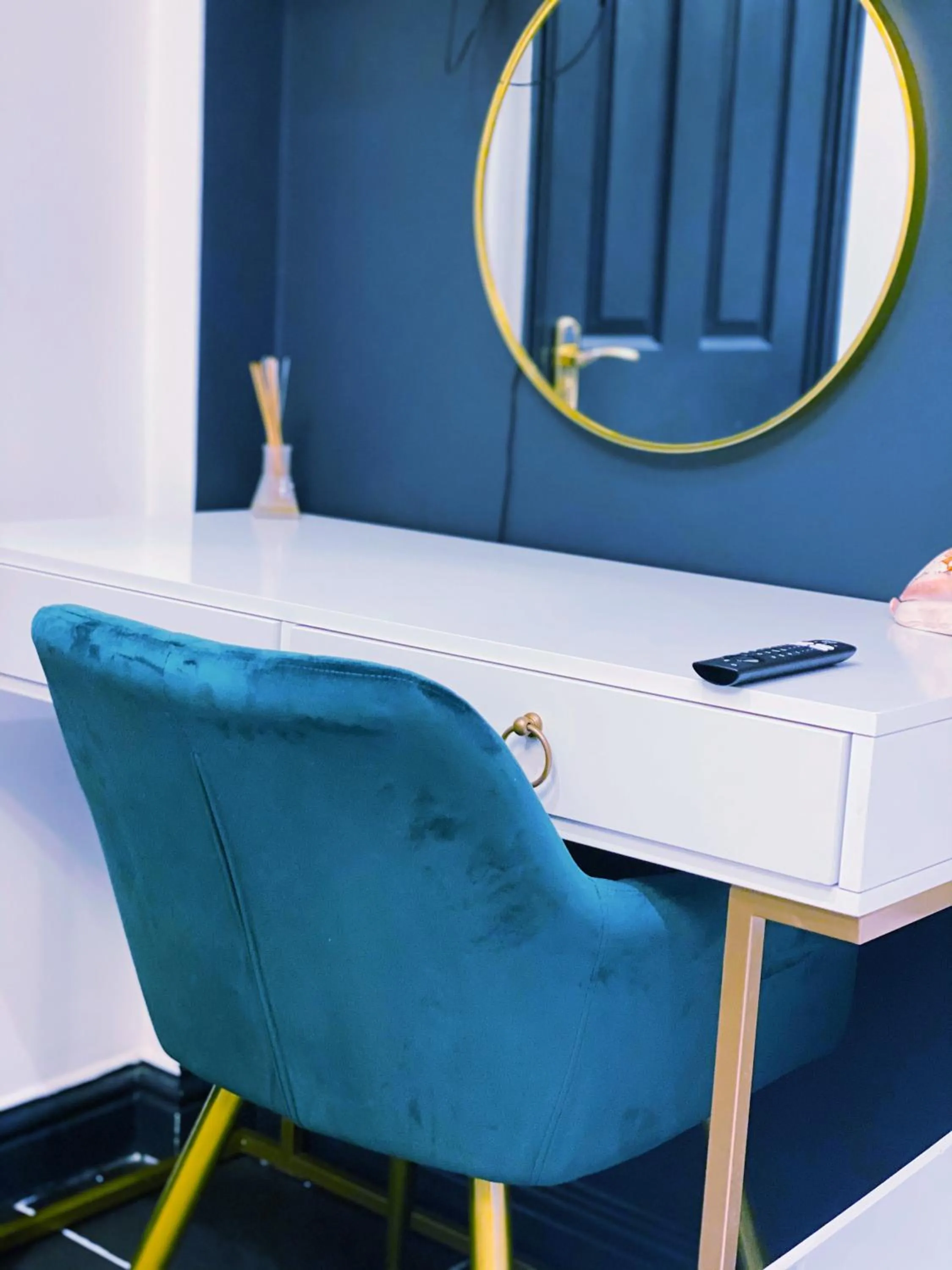 Duke and Duchess Apartments and Rooms - Private in Room Hot Tub Suites