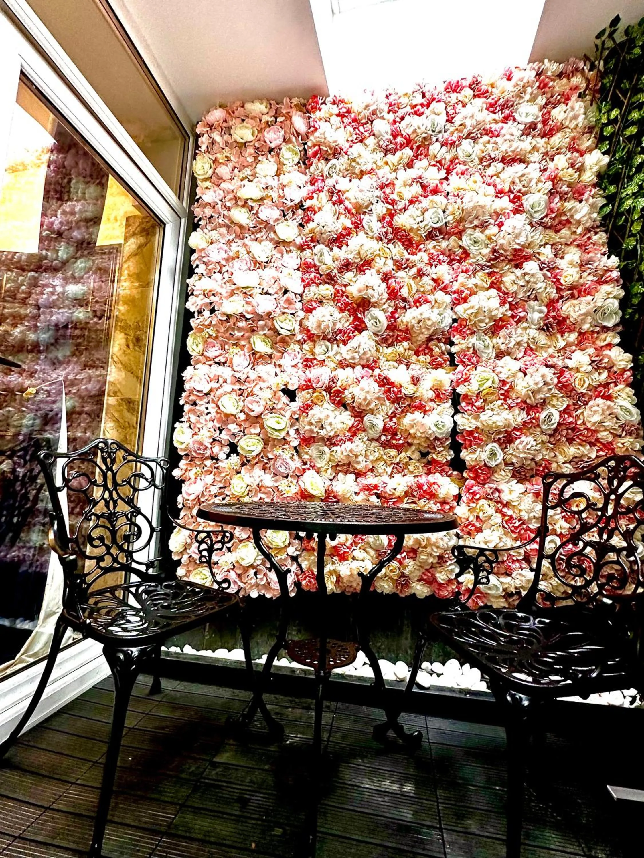 Duke and Duchess Apartments and Rooms - Private in Room Hot Tub Suites