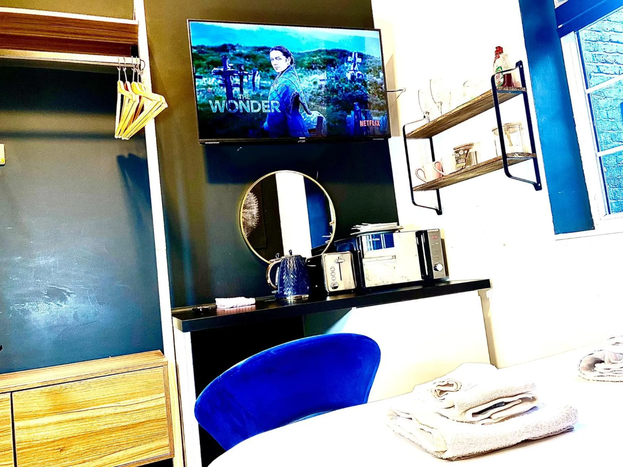 Duke and Duchess Apartments and Rooms - Private in Room Hot Tub Suites