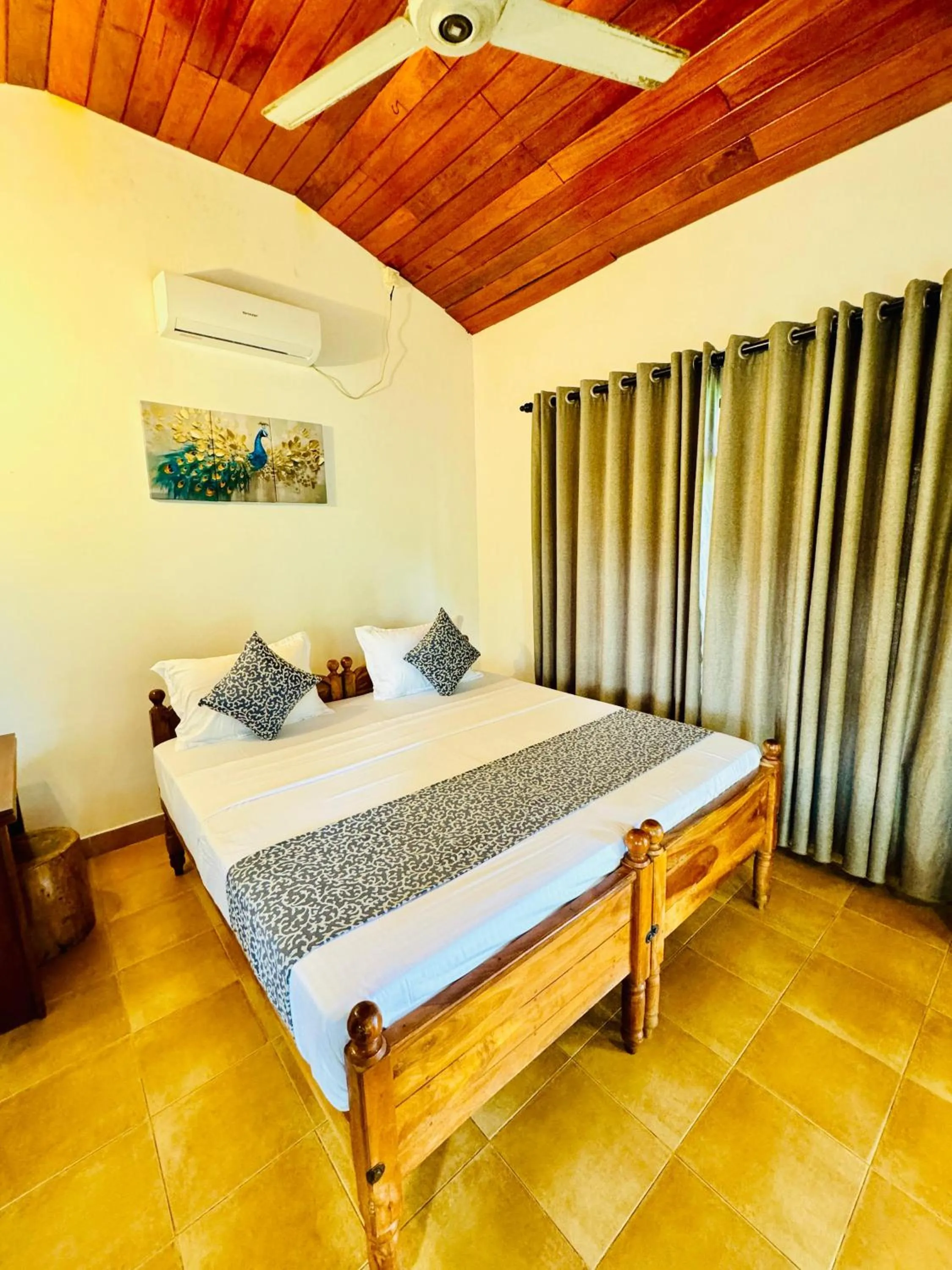 Bed in Lake View Cottage