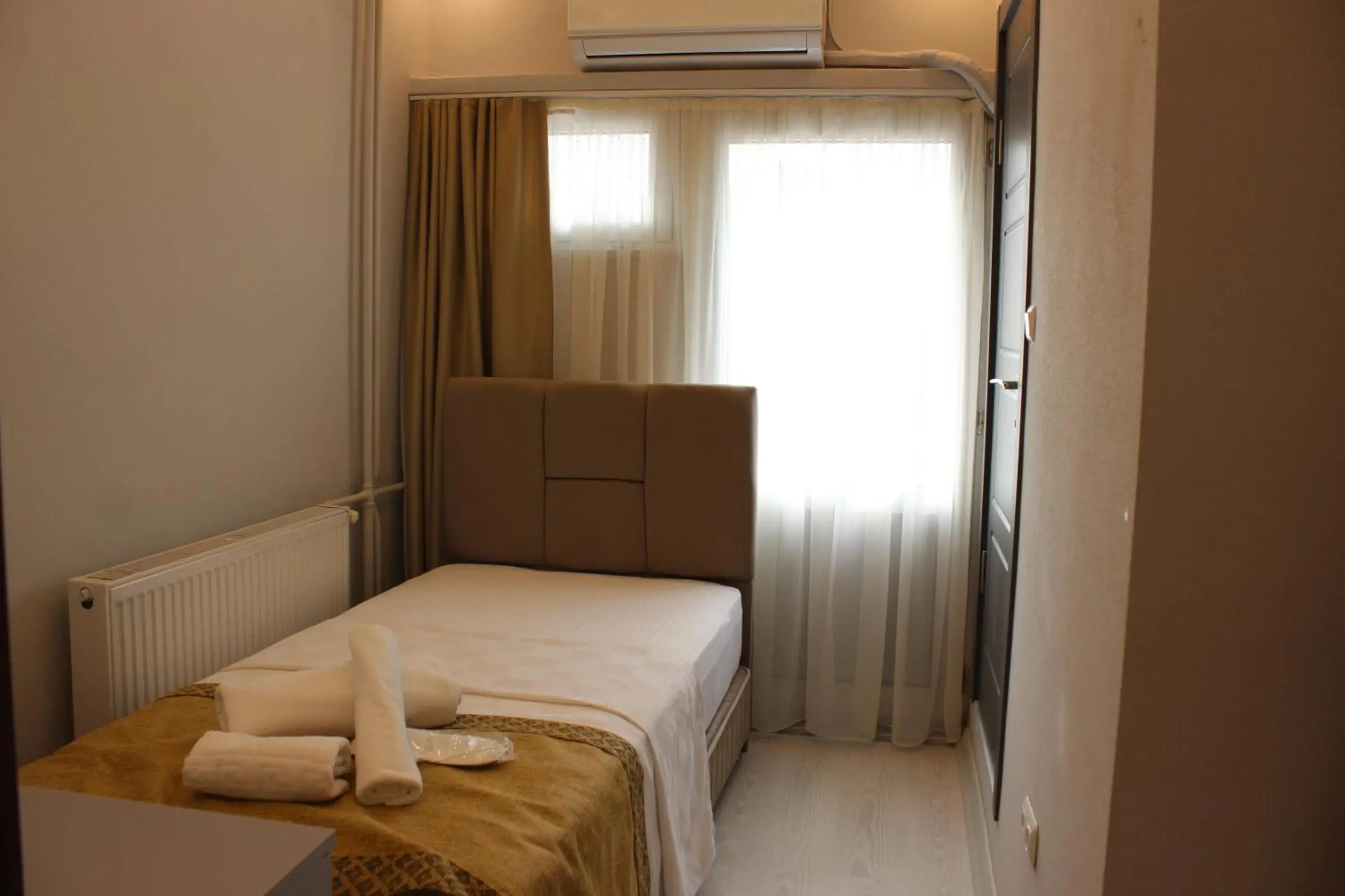 Single Room in Class Hotel Single Room in Class Hotel