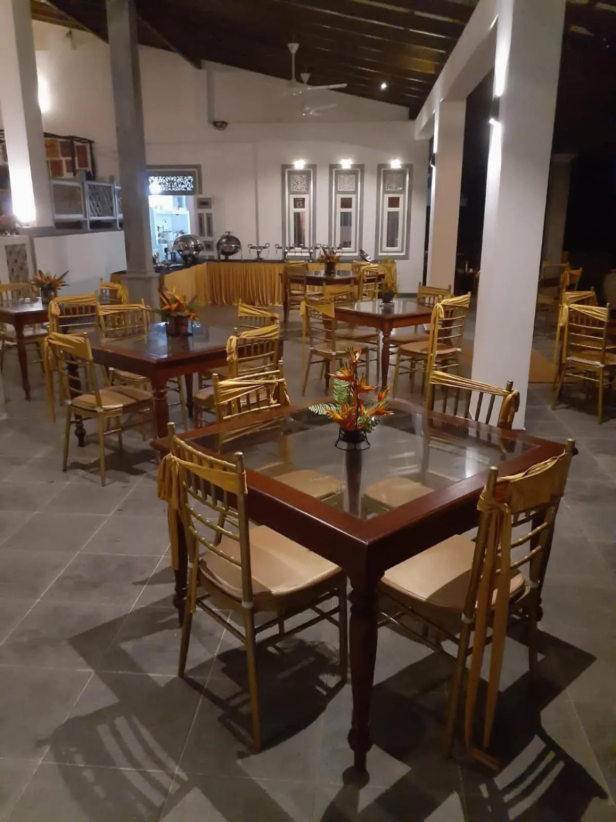 Restaurant/places to eat in Villa Birdlake