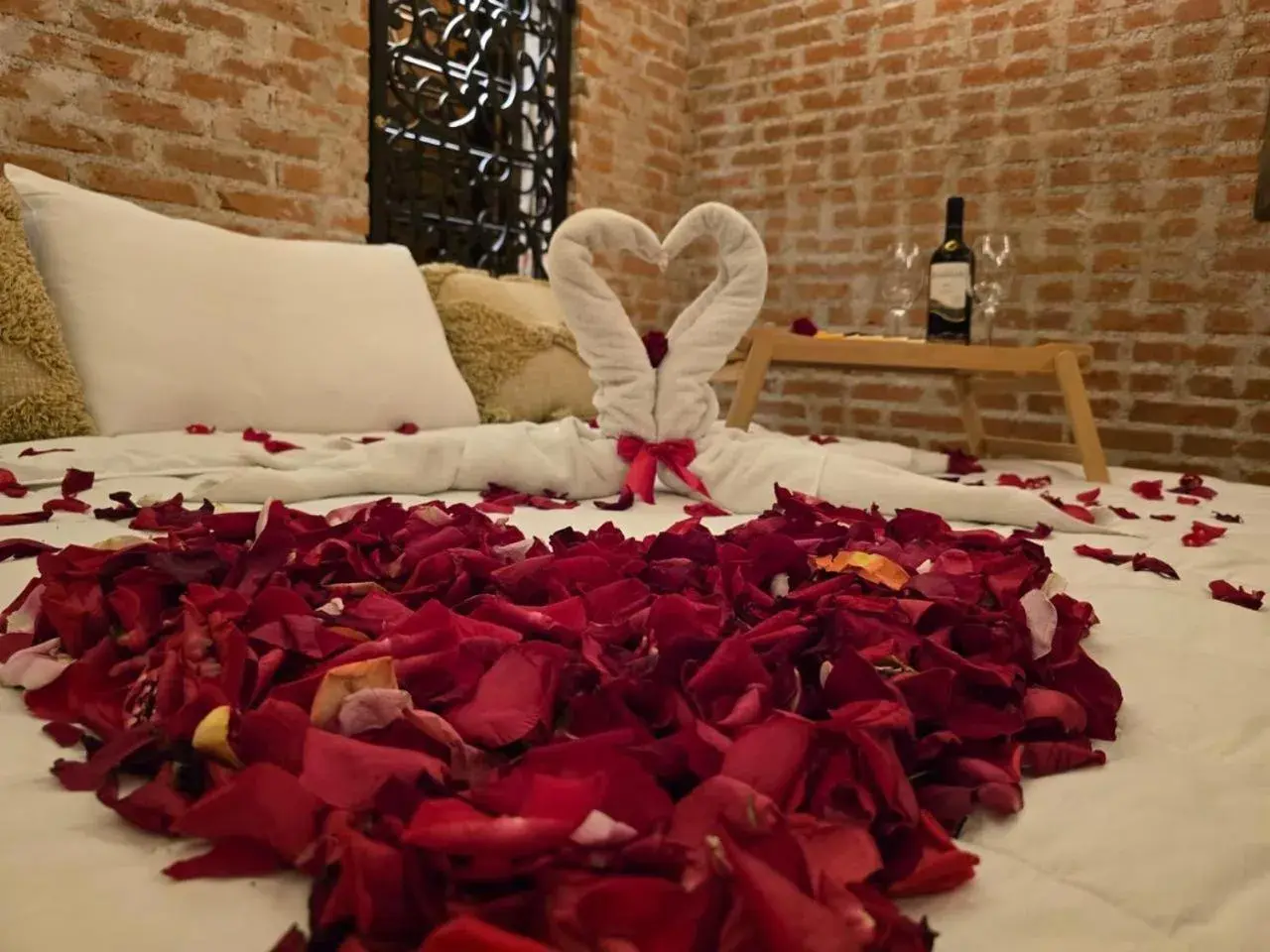 Bed in Hot Chipilin Bed in Hot Chipilin