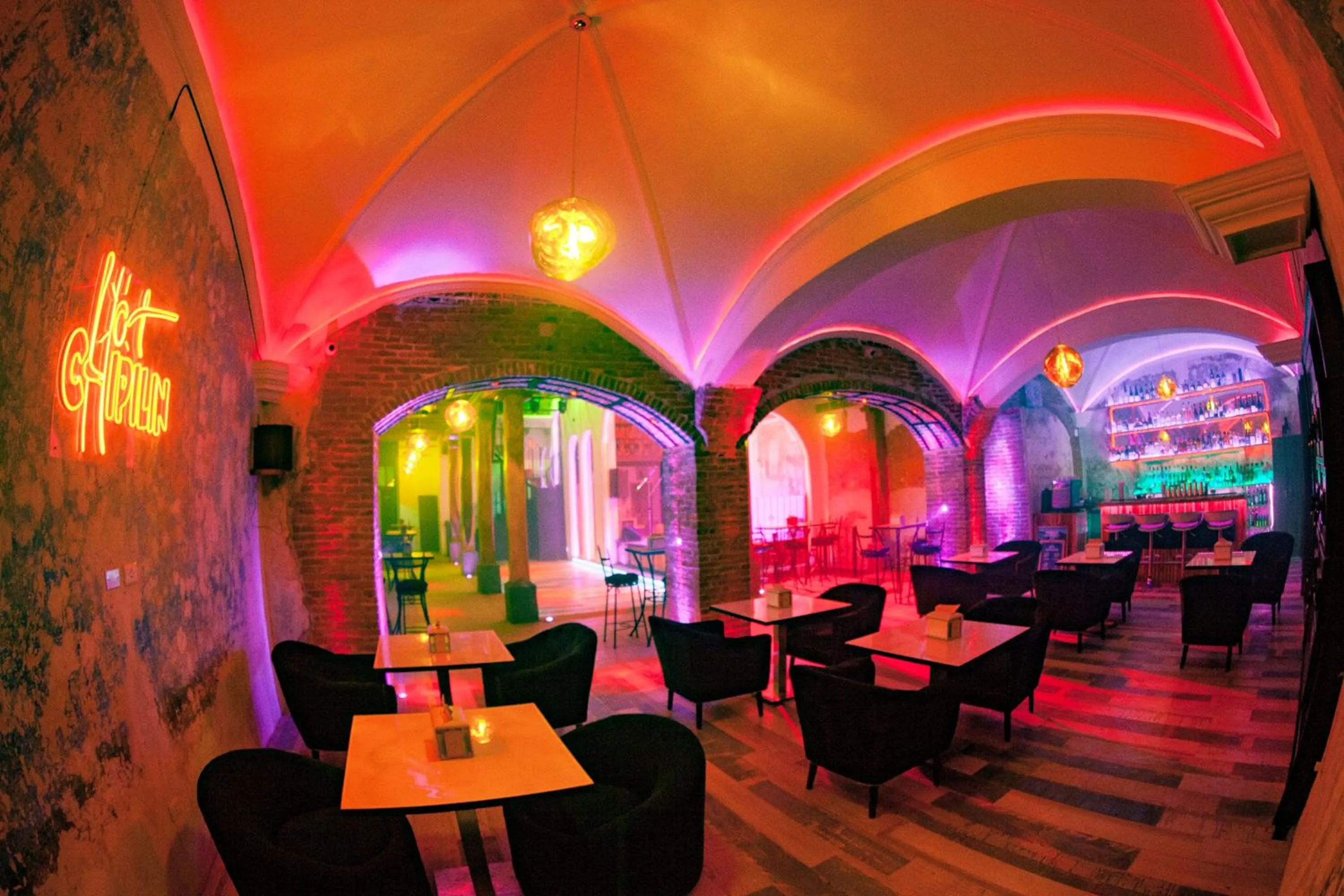 Lounge or bar in Hot Chipilin