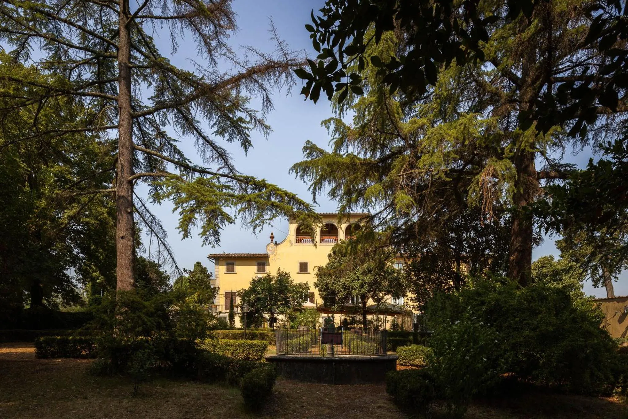 Property Building in Le Farnete