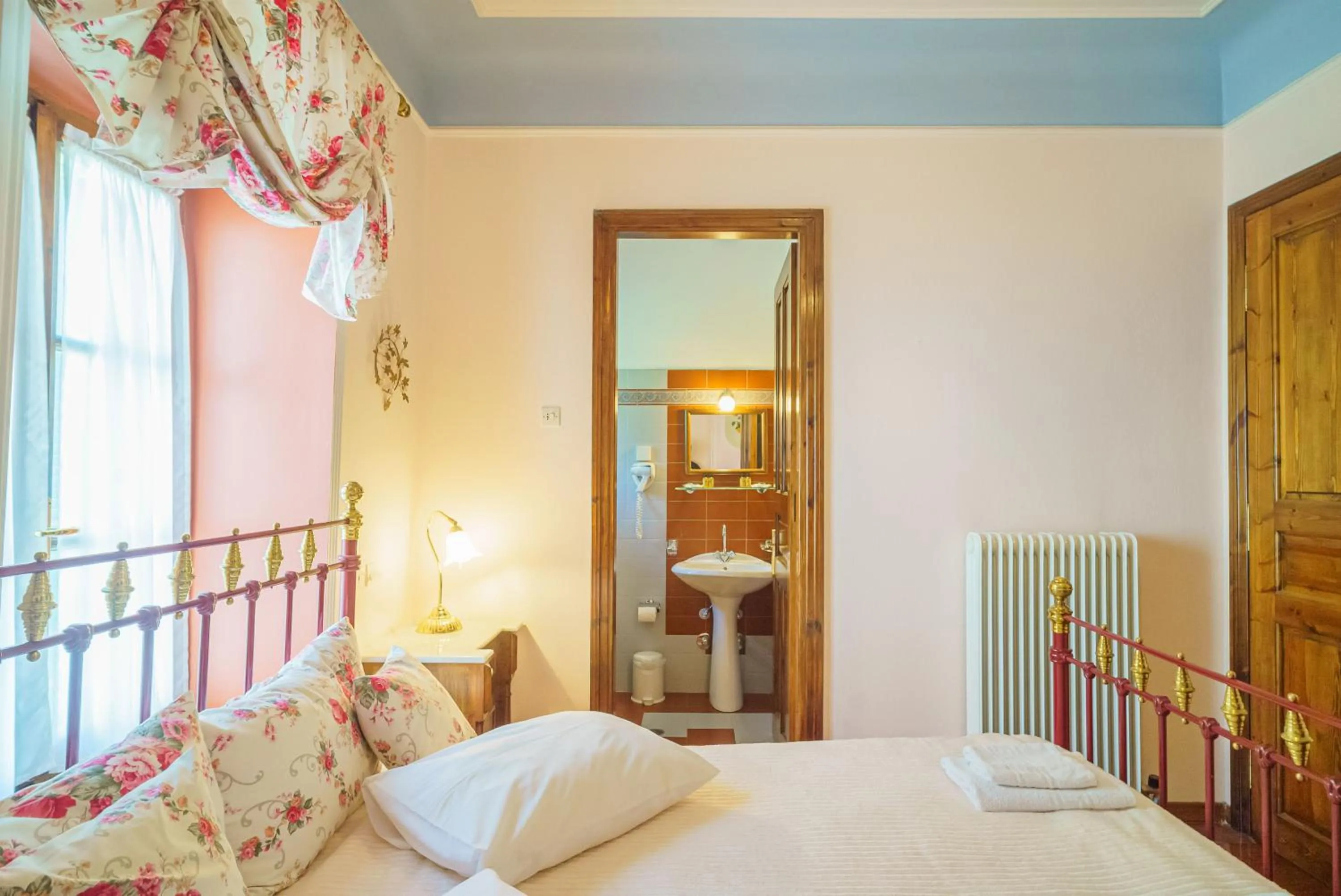 Photo of the whole room, Bed in Palladio Hotel - Portaria