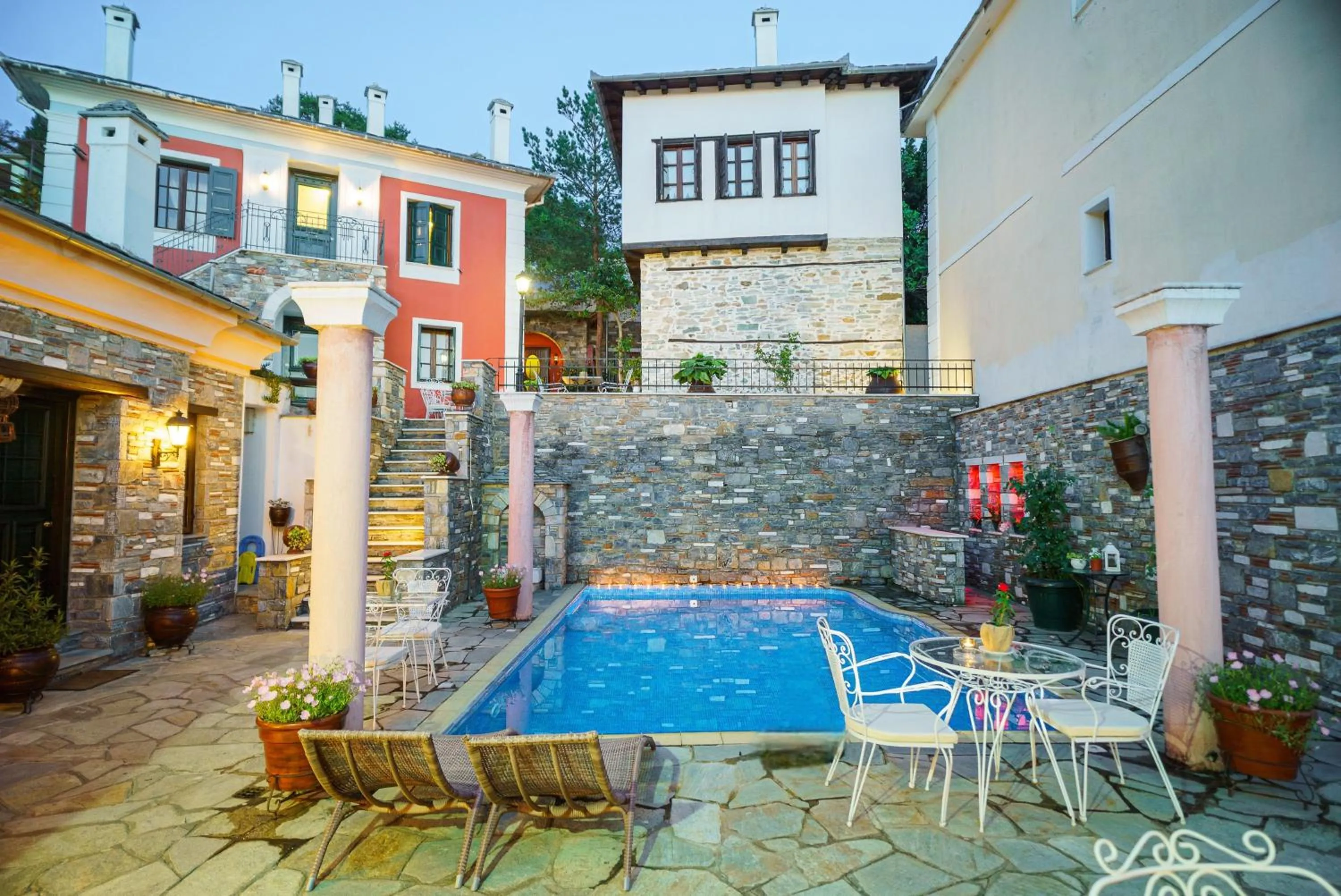Swimming pool in Palladio Hotel - Portaria