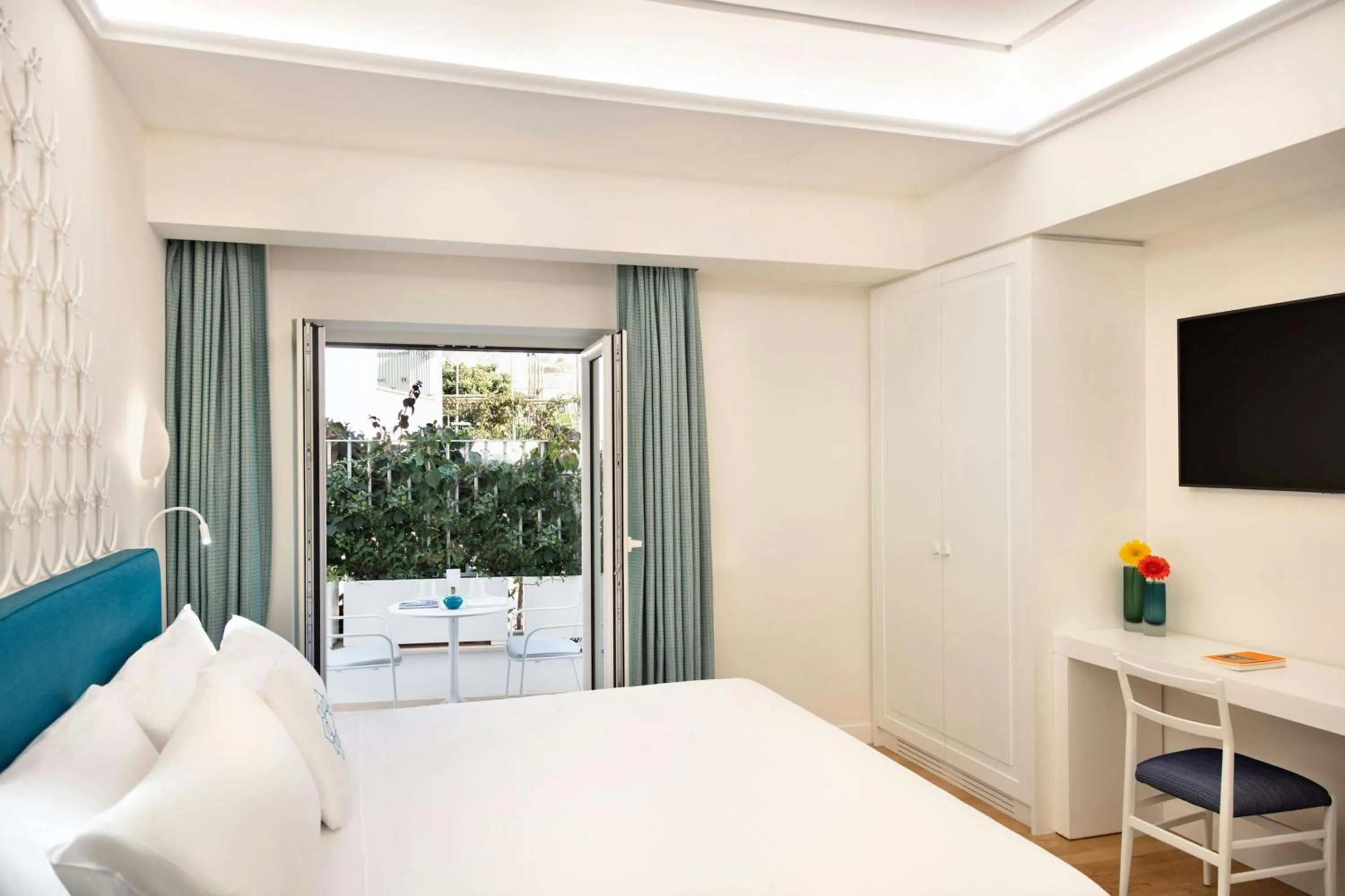 Photo of the whole room, Bed in Pazziella, a Luxury Collection Hotel, Capri