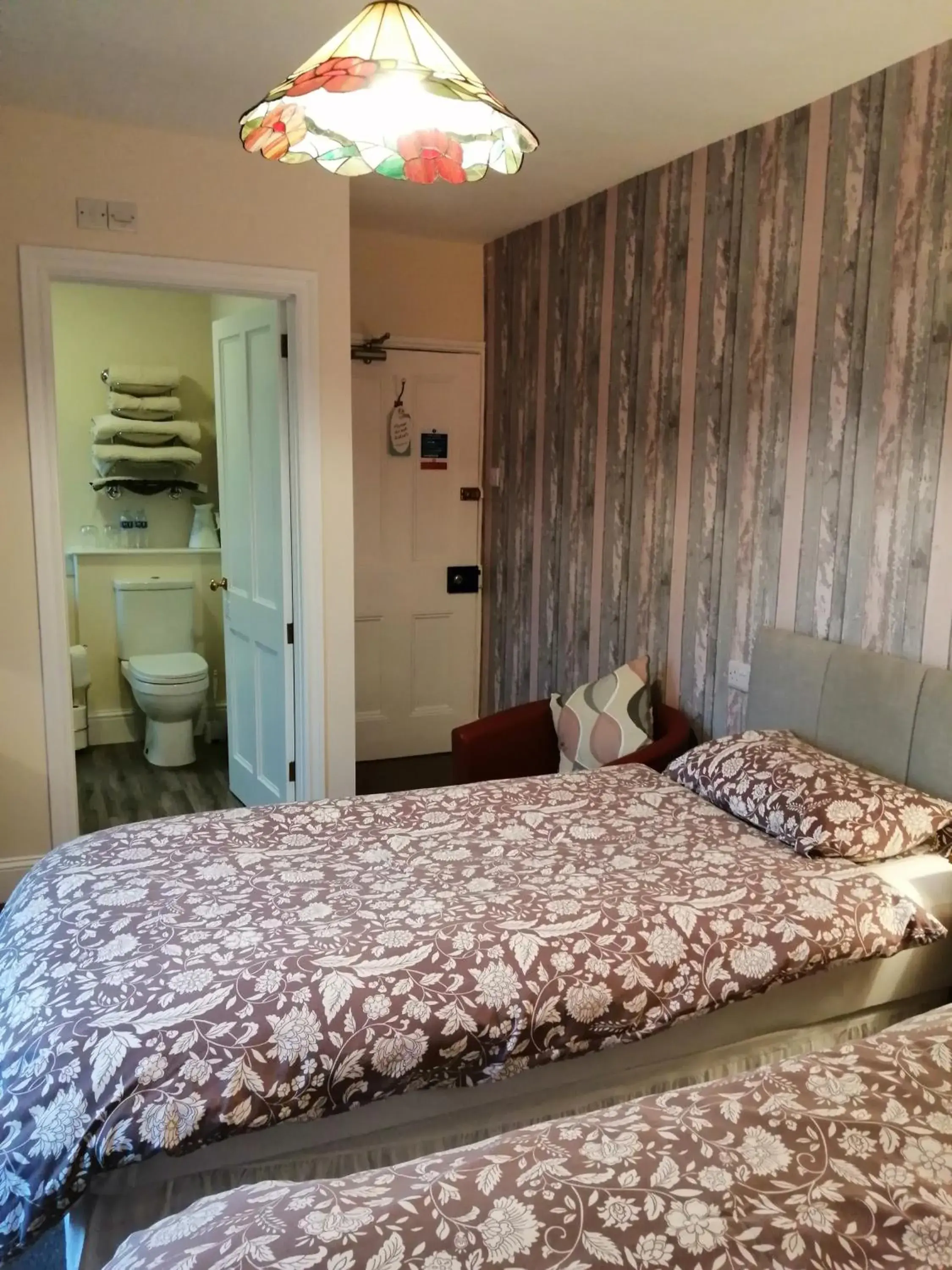 Twin Room with Shower - single occupancy in Lion Hotel Twin Room with Shower - single occupancy in Lion Hotel
