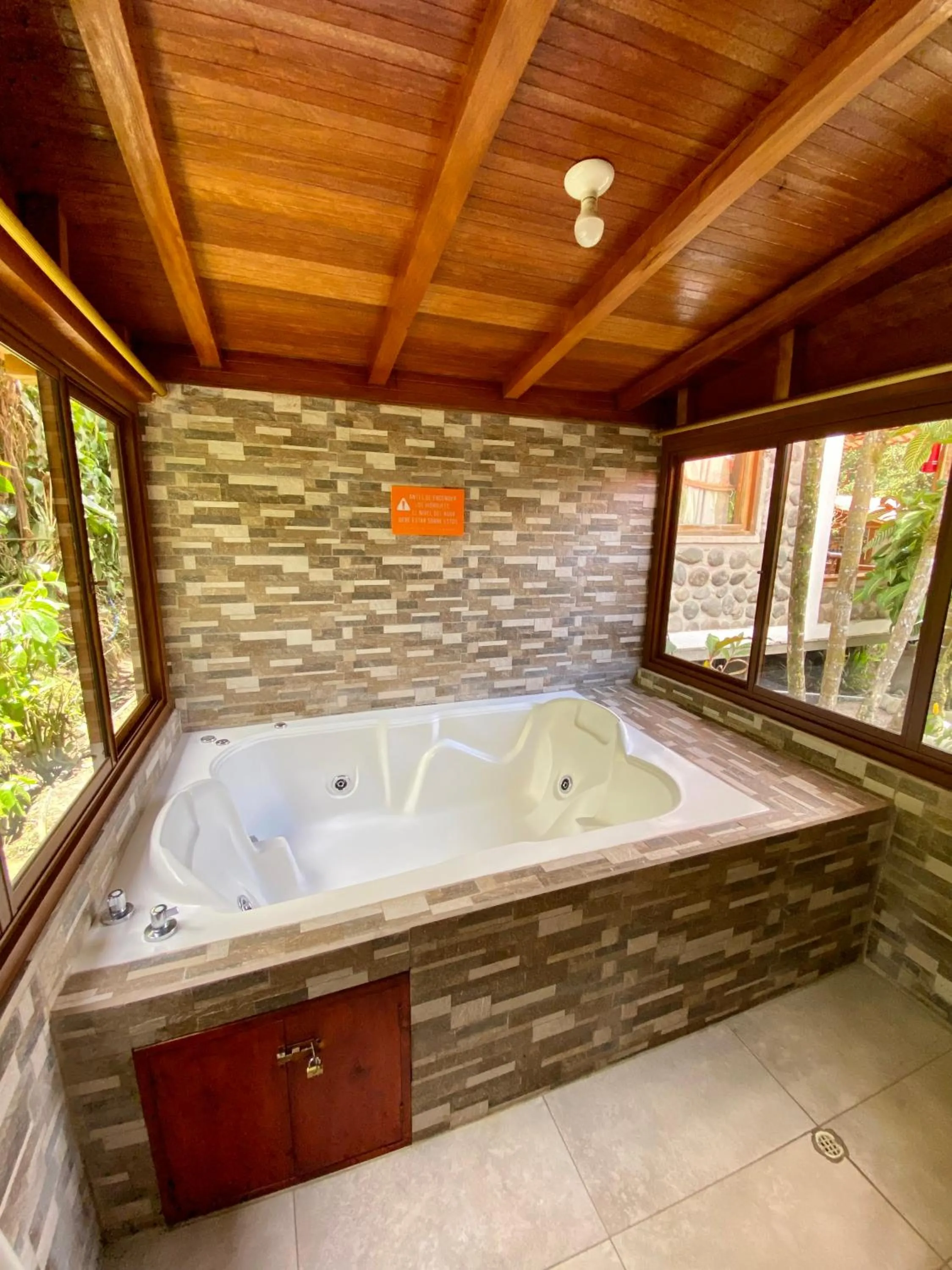 Hot Tub in Hostería Arasari