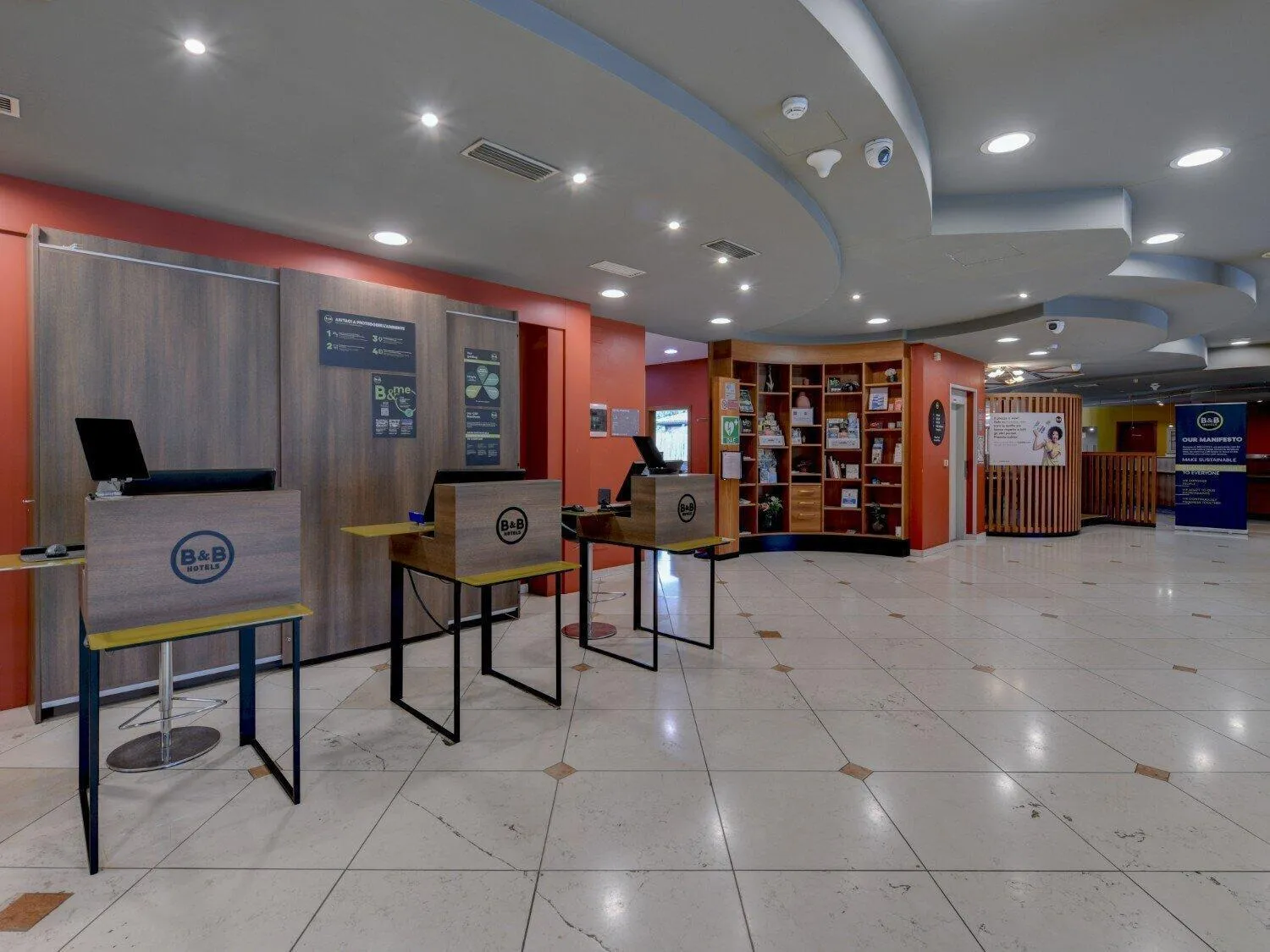 Lobby or reception in B&B Hotel Affi - Lago di Garda