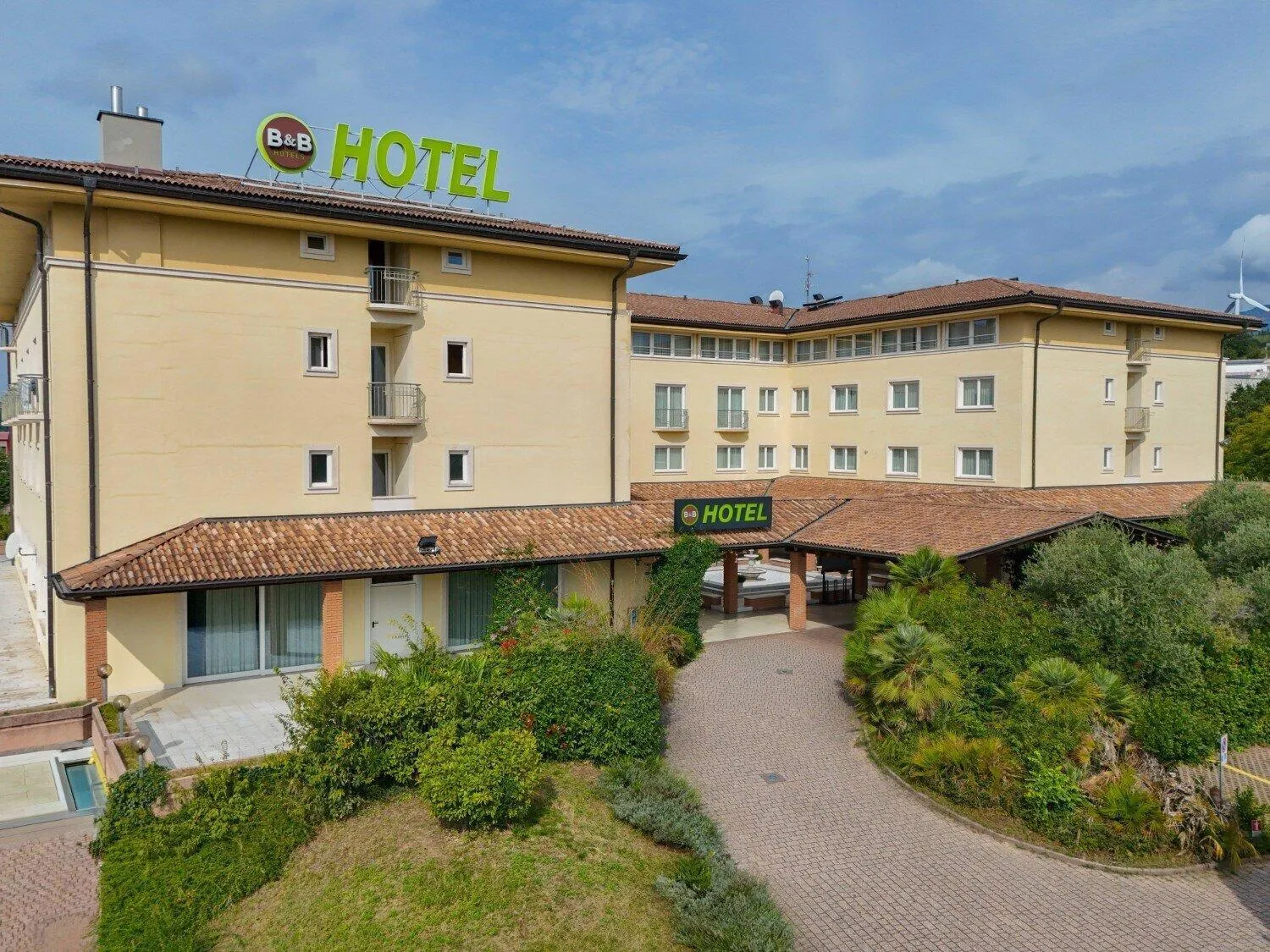 Property building in B&B Hotel Affi - Lago di Garda