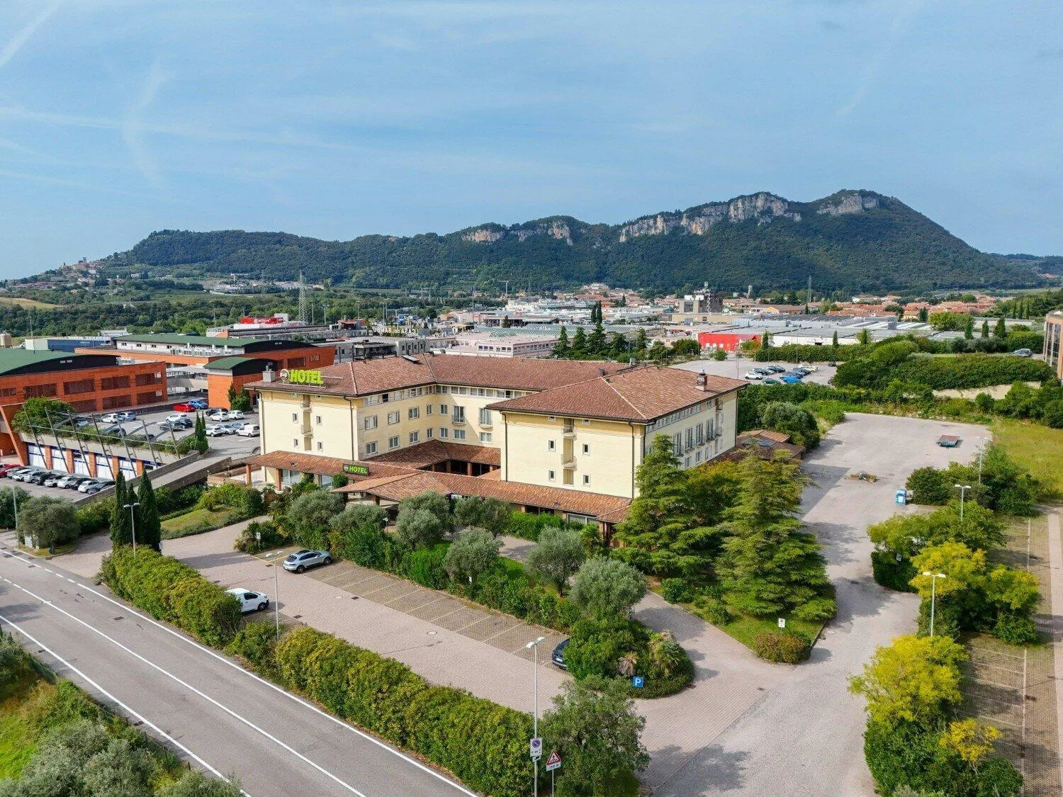 Property building in B&B Hotel Affi - Lago di Garda