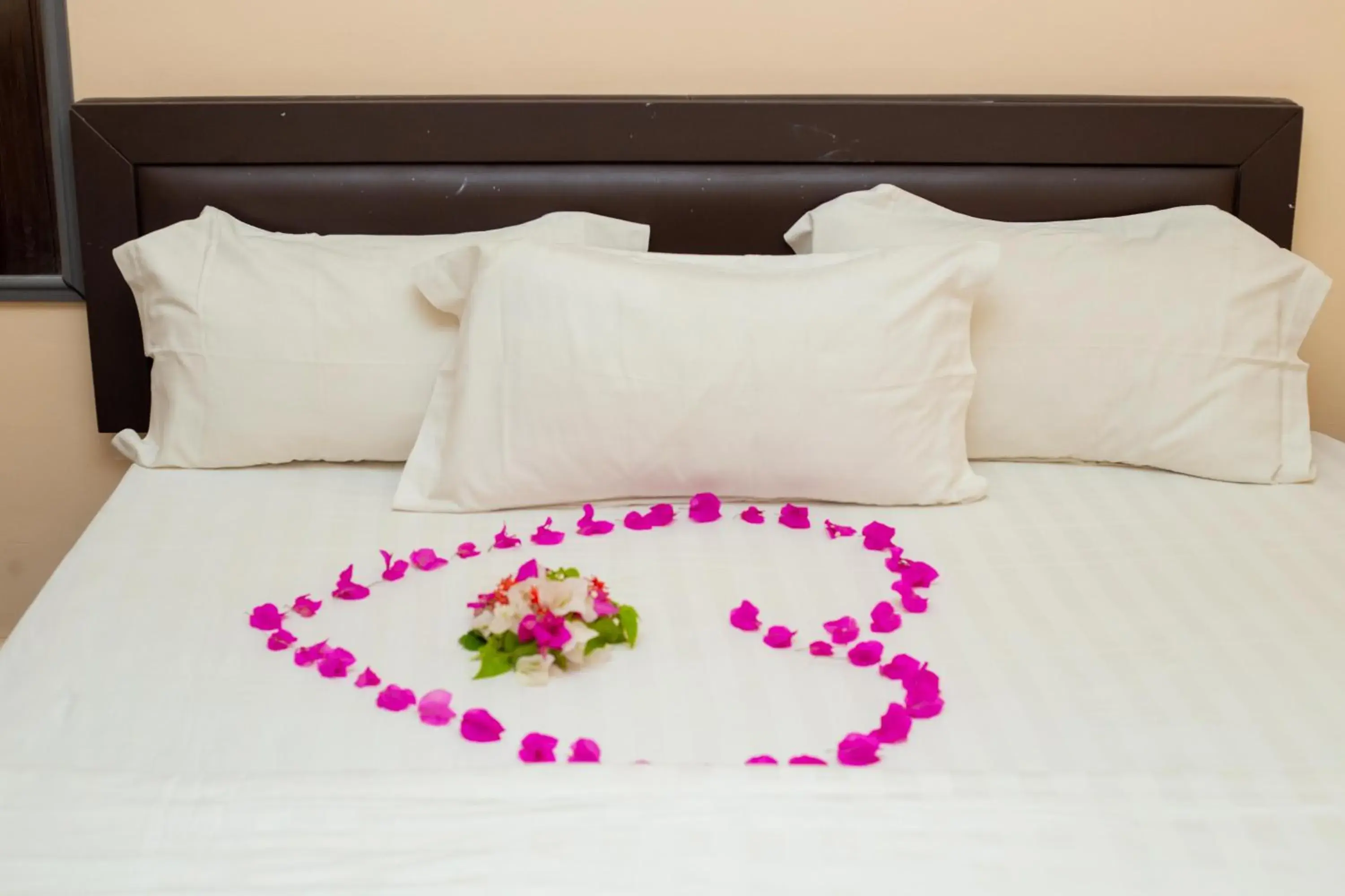 Deluxe Double Room (2 Adults + 1 Child) in High Level Apartment Deluxe Double Room (2 Adults + 1 Child) in High Level Apartment