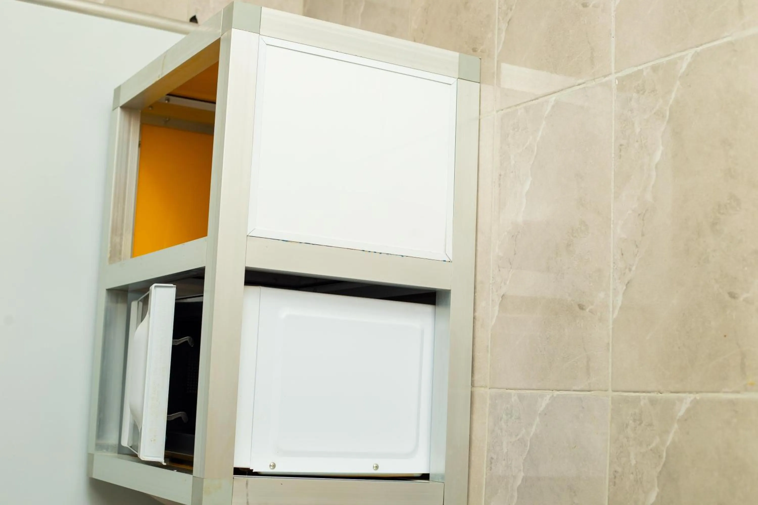 Kitchen or kitchenette in High Level Apartment