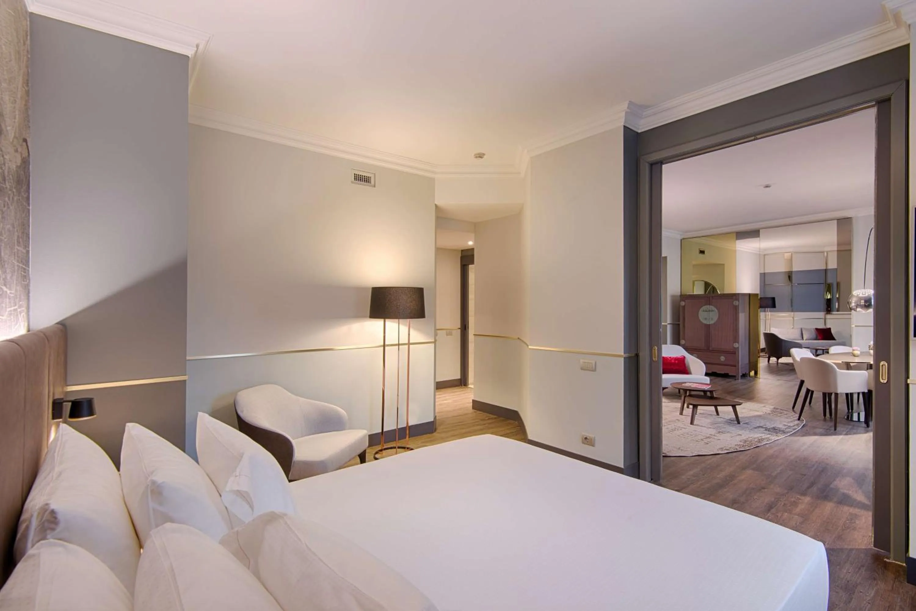 Photo of the whole room, Bed in NH Collection Porta Nuova