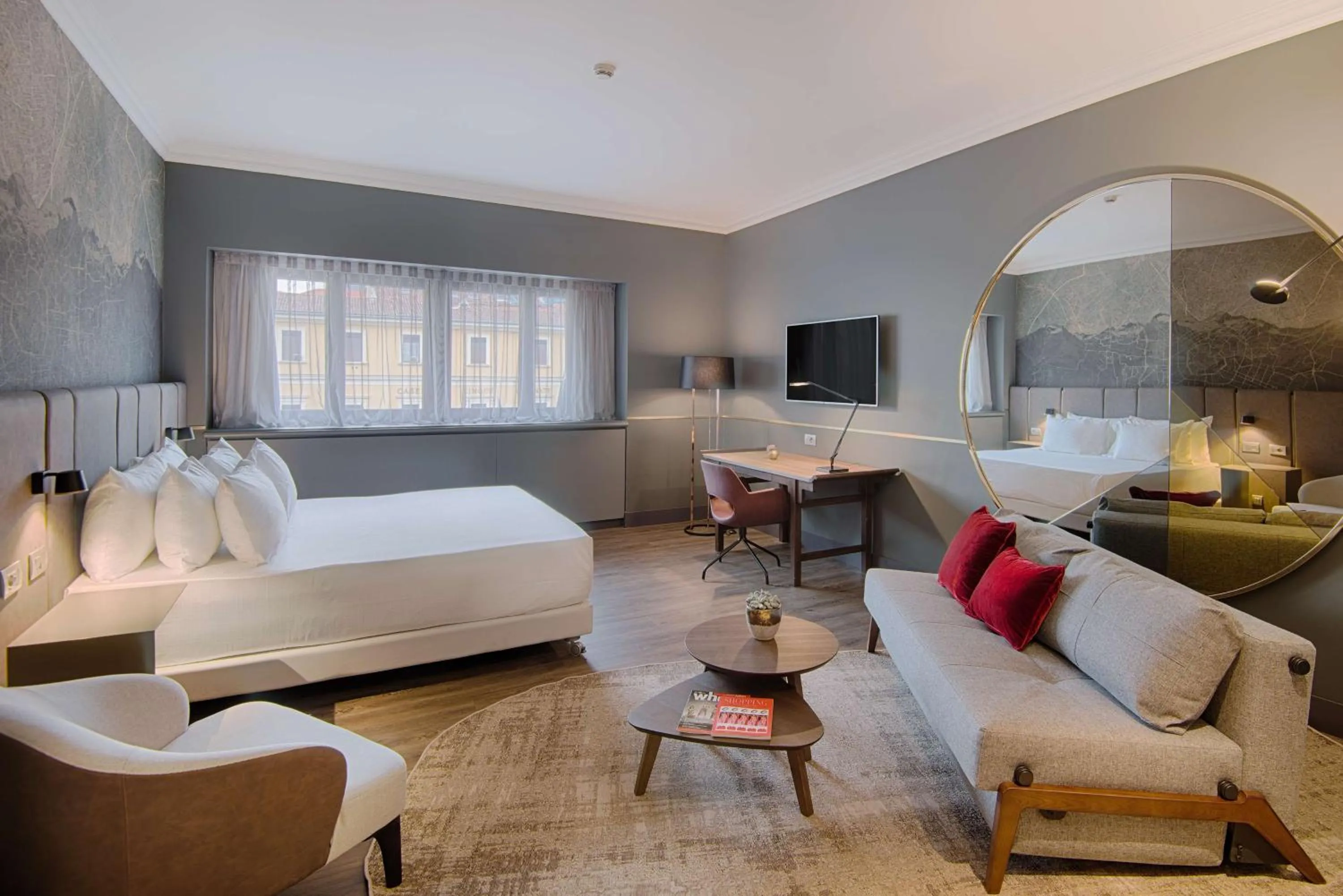 TV and multimedia, Bed in NH Collection Porta Nuova