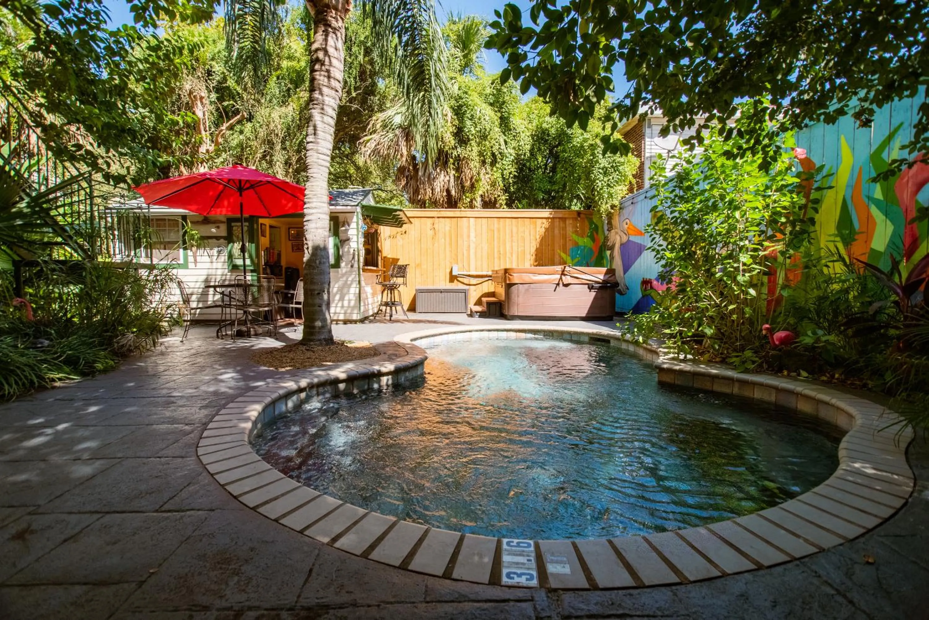 Swimming pool in The Lookout Inn