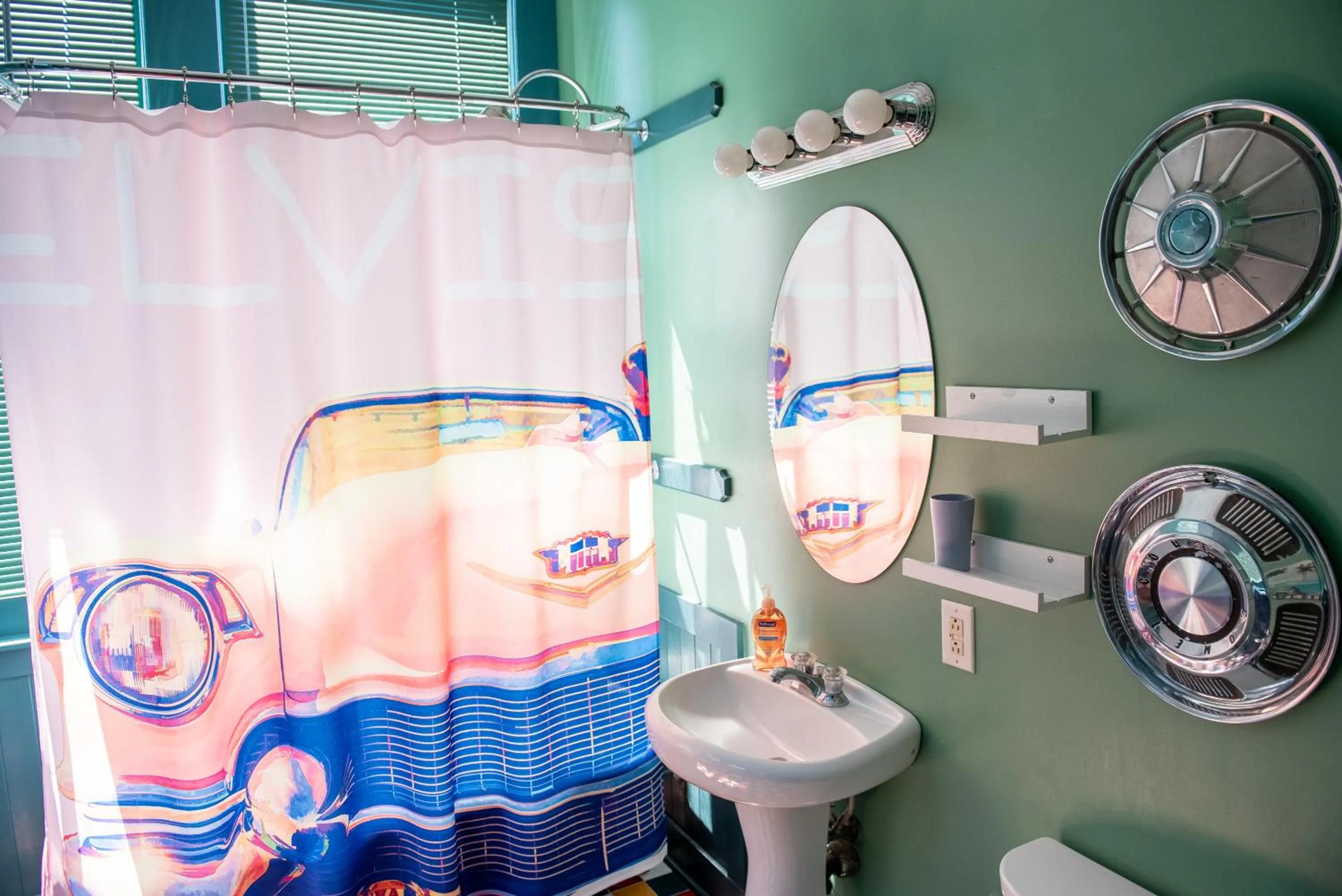 Bathroom in The Lookout Inn