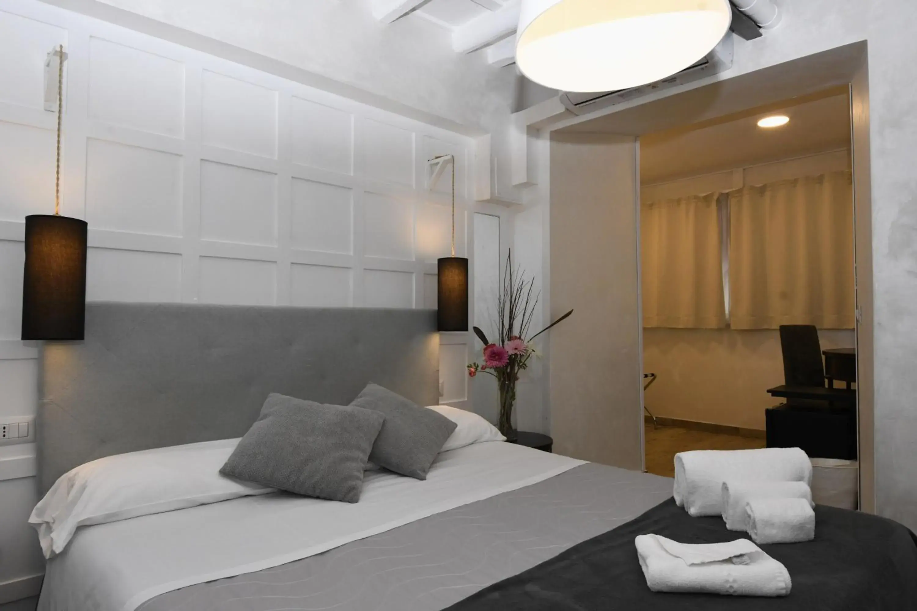 Photo of the whole room, Bed in Dulcis In Pantheon Photo of the whole room, Bed in Dulcis In Pantheon