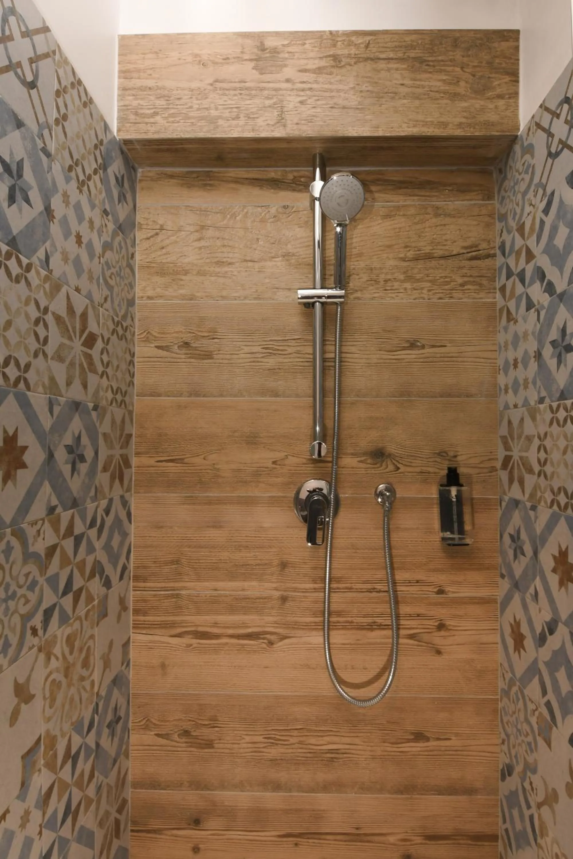 Shower in Dulcis In Pantheon