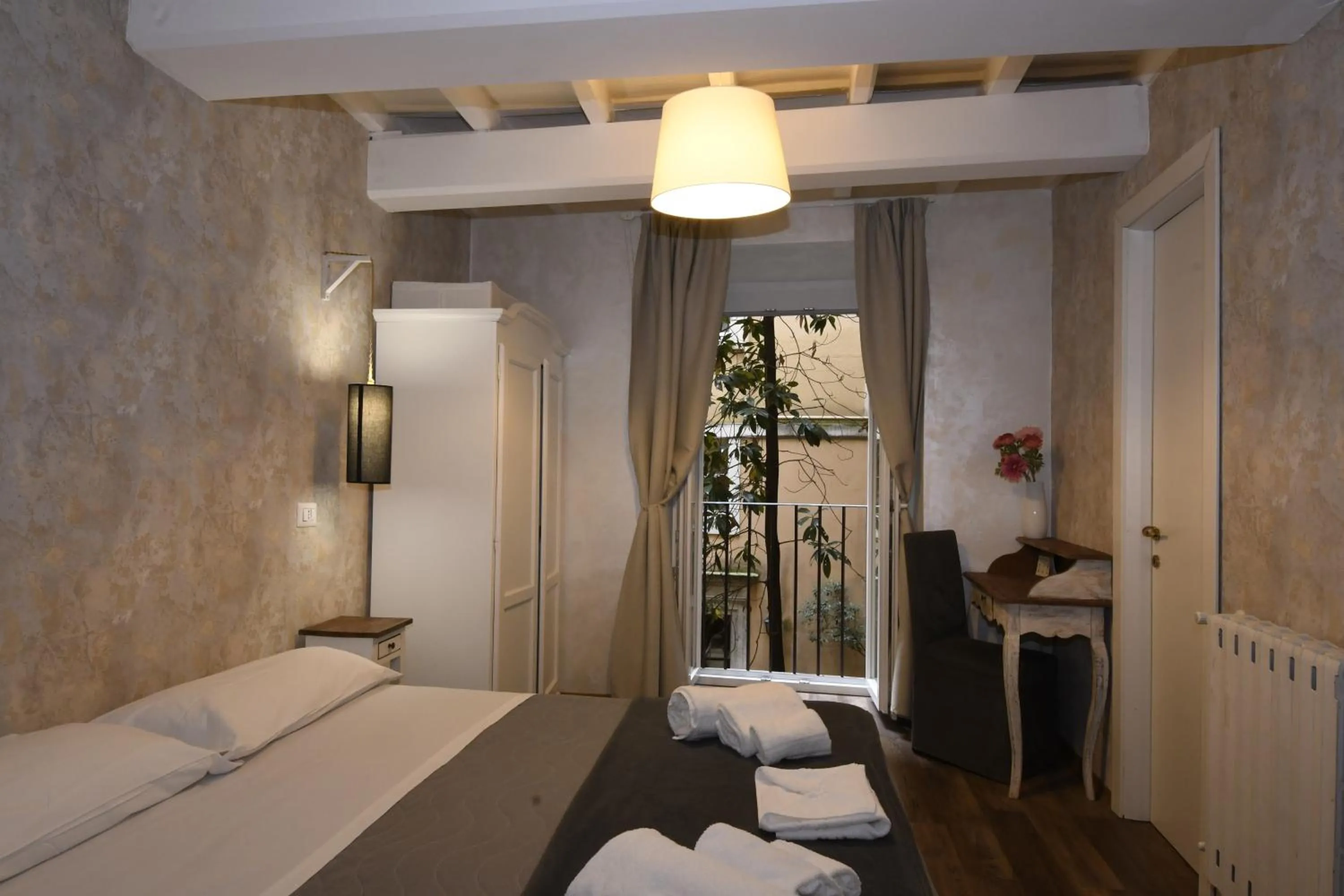 Photo of the whole room, Bed in Dulcis In Pantheon