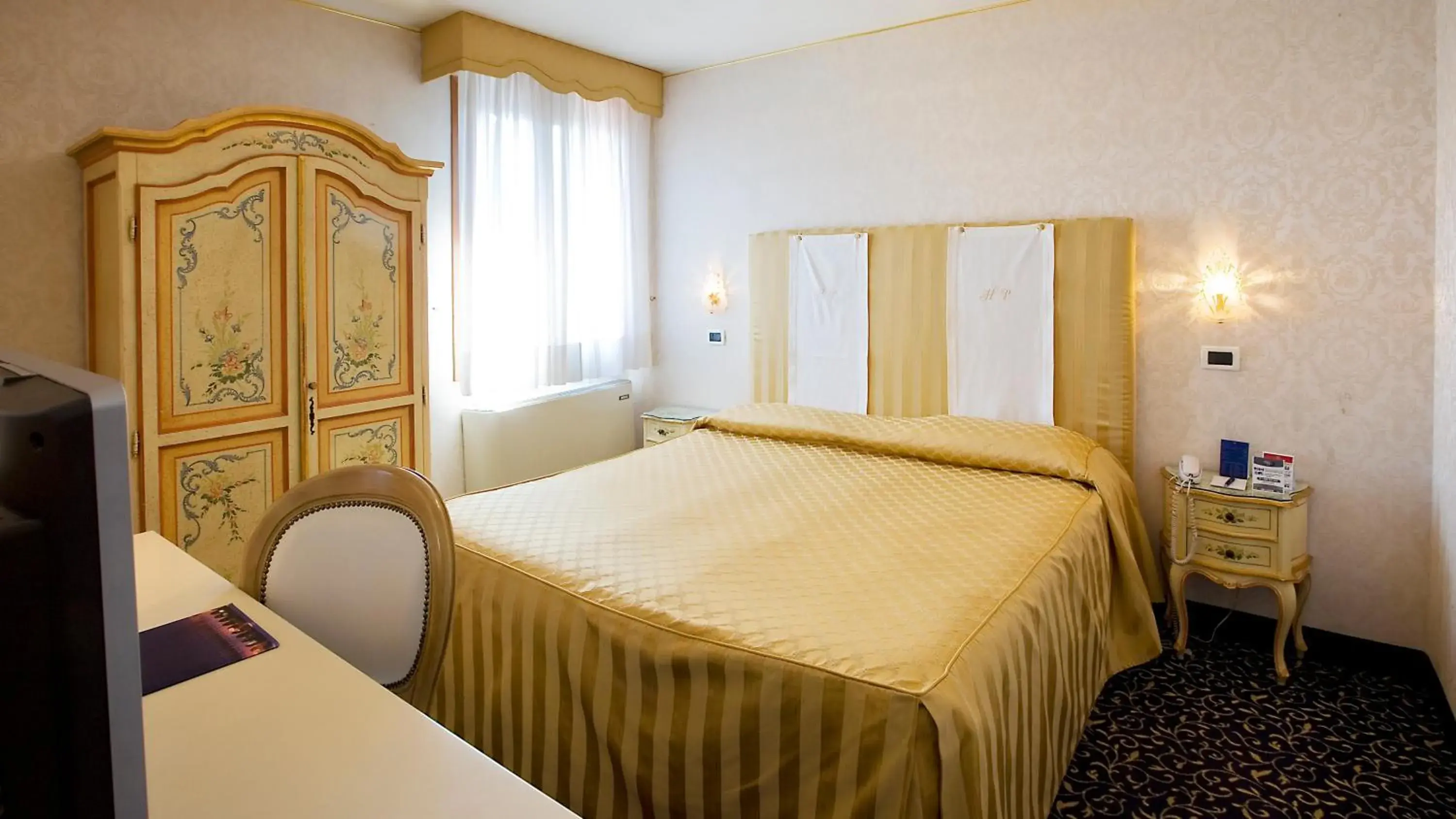 Photo of the whole room, Bed in Hotel Principe Photo of the whole room, Bed in Hotel Principe