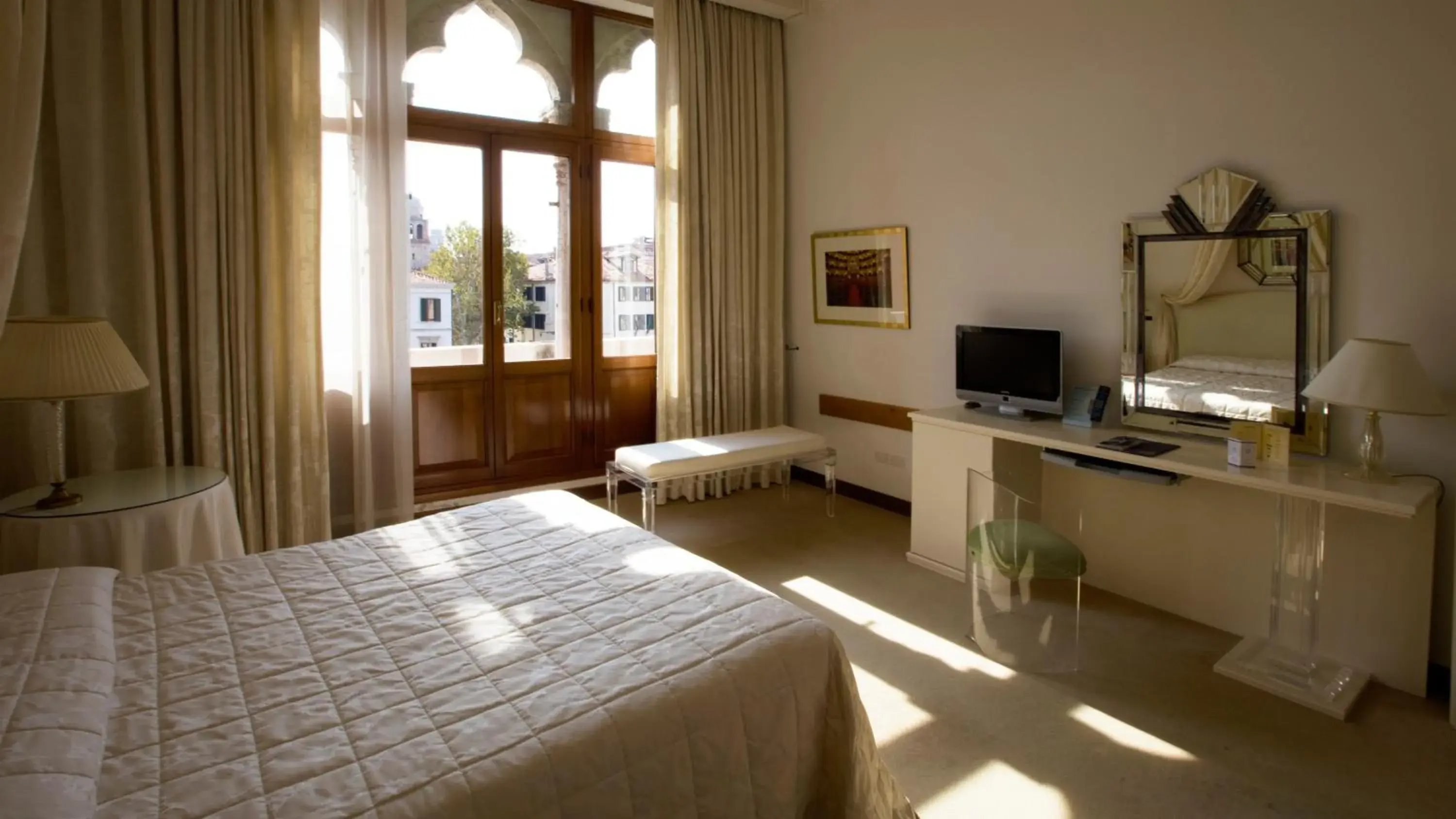 View (from property/room), Bed in Hotel Principe View (from property/room), Bed in Hotel Principe