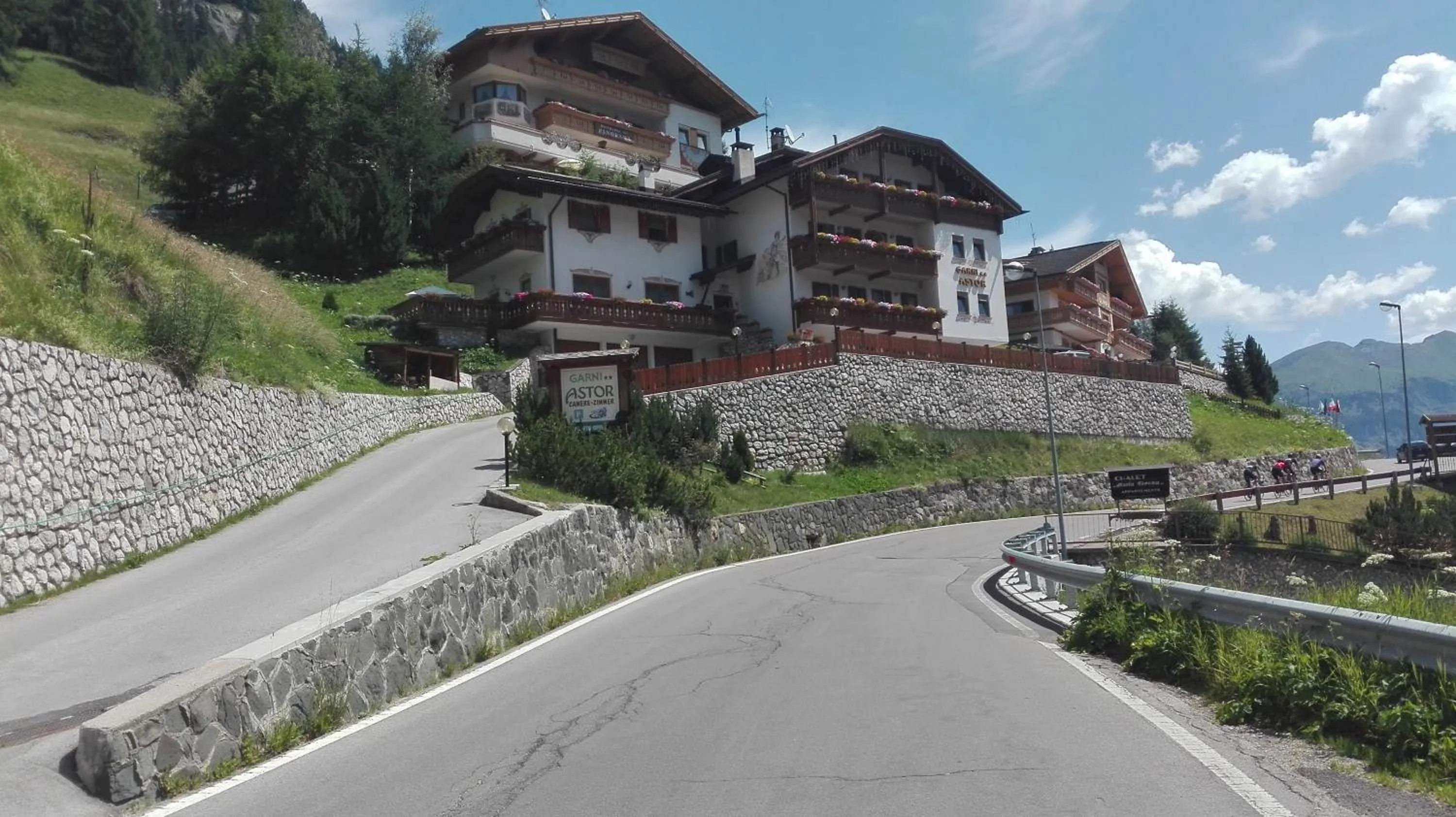 Facade/entrance in Garnì Astor