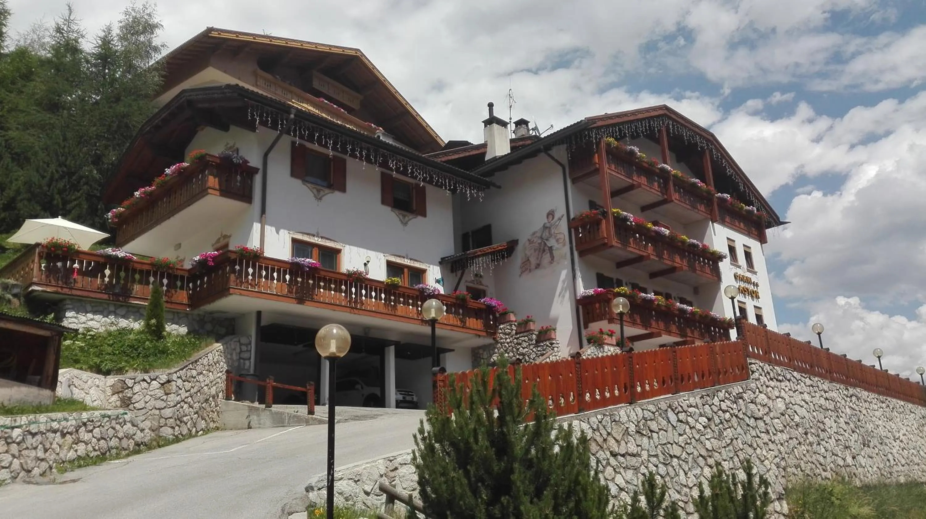 Facade/entrance in Garnì Astor