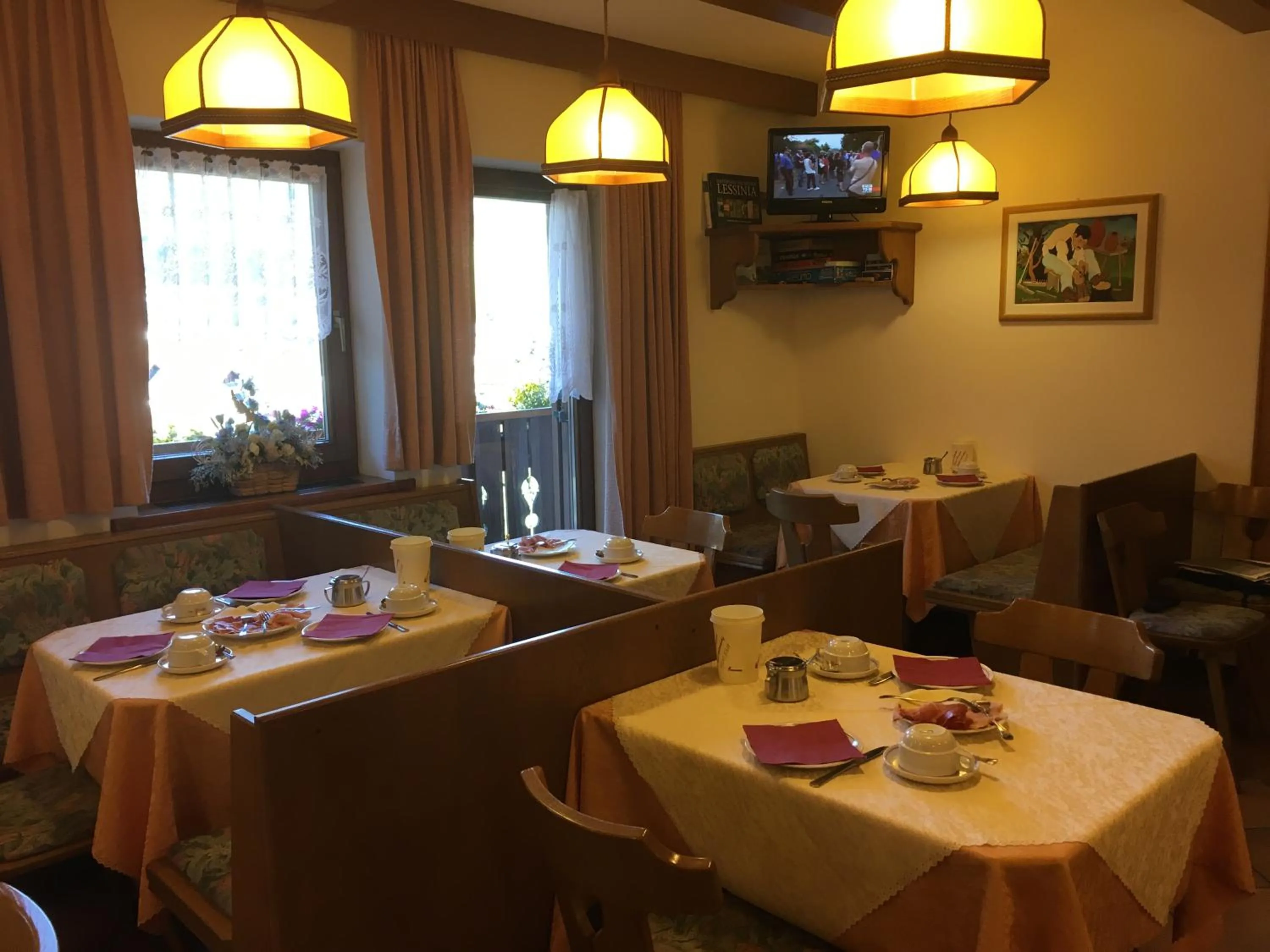 Buffet breakfast in Garnì Astor