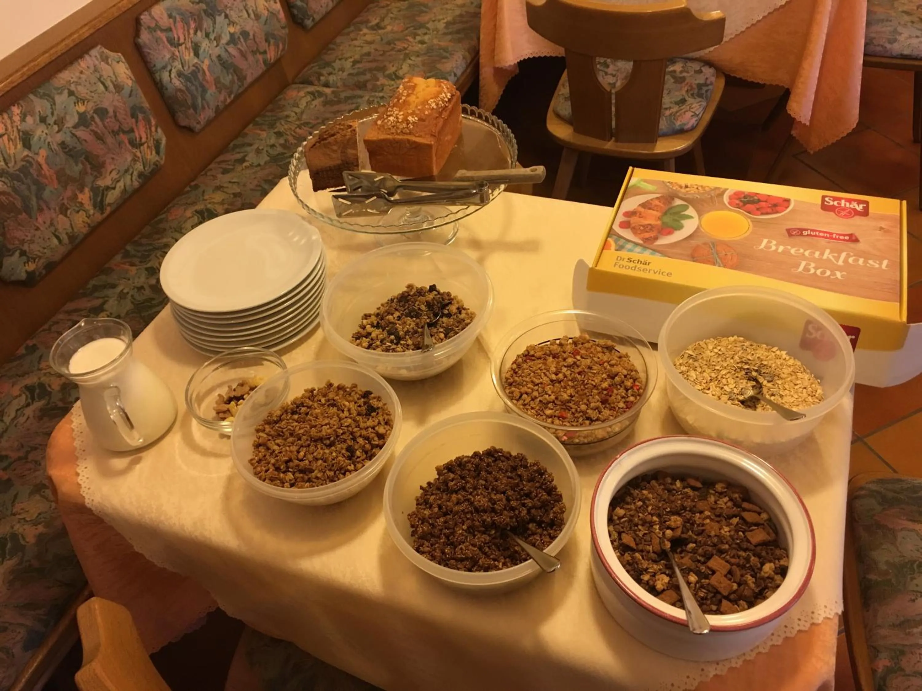 Buffet breakfast in Garnì Astor