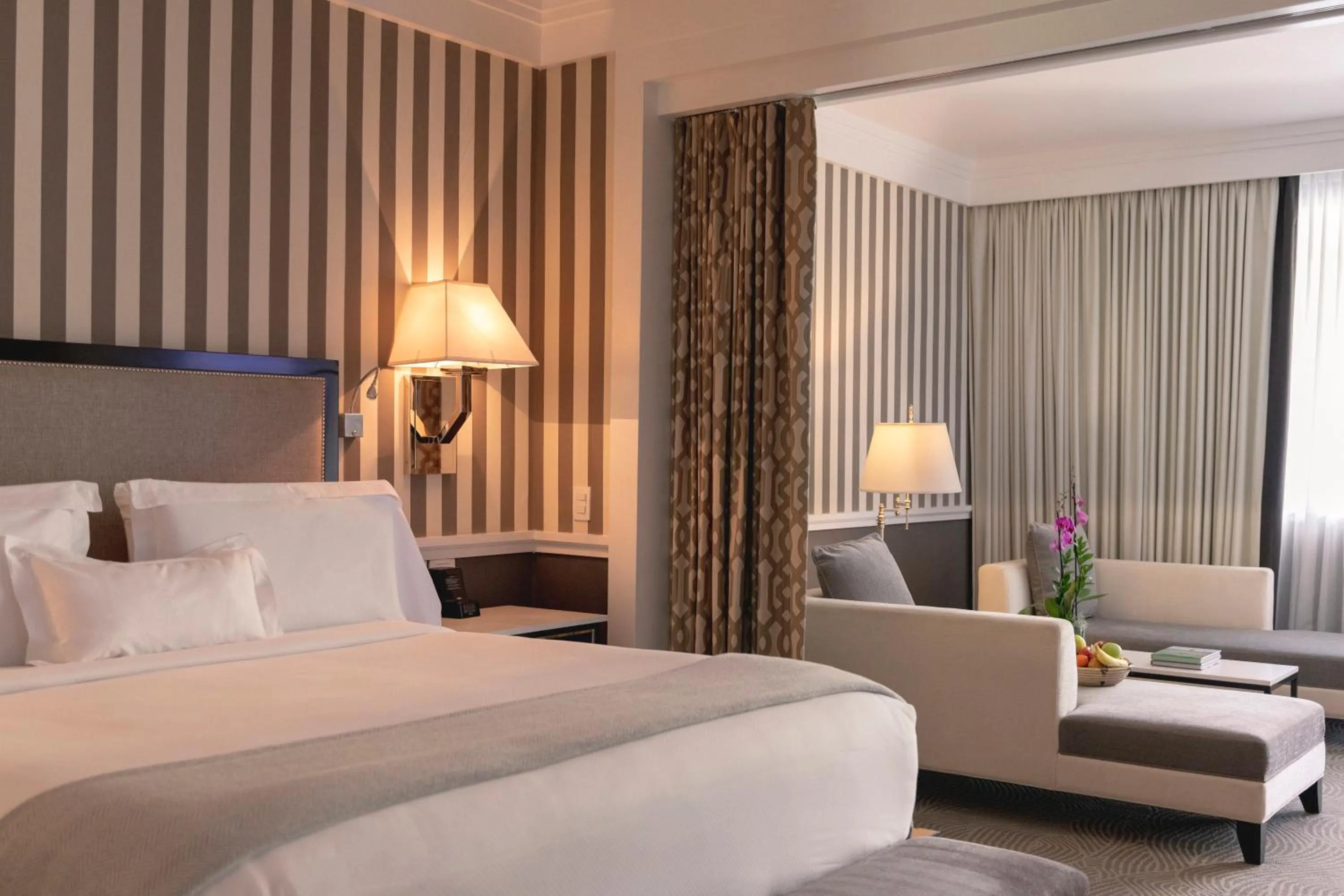 Living room, Bed in Hotel Cayena Caracas a LHW