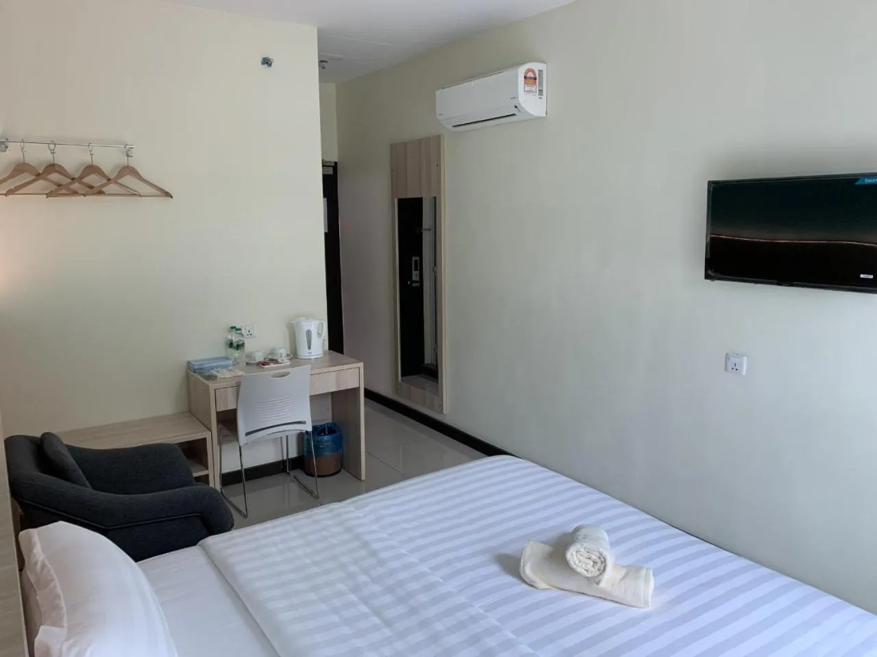 Bed in M Quality Hotel