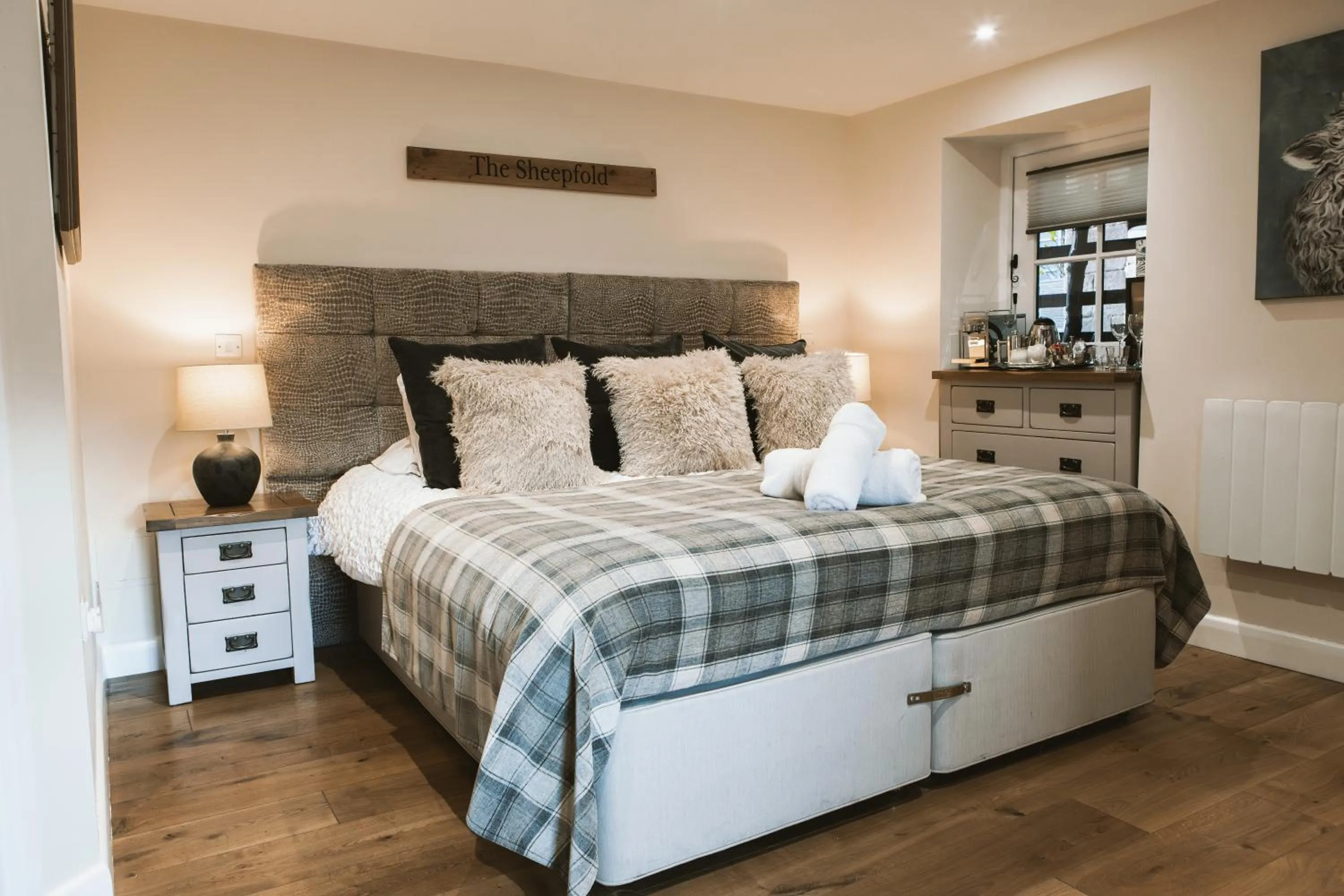 Photo of the whole room, Bed in Highside Farm