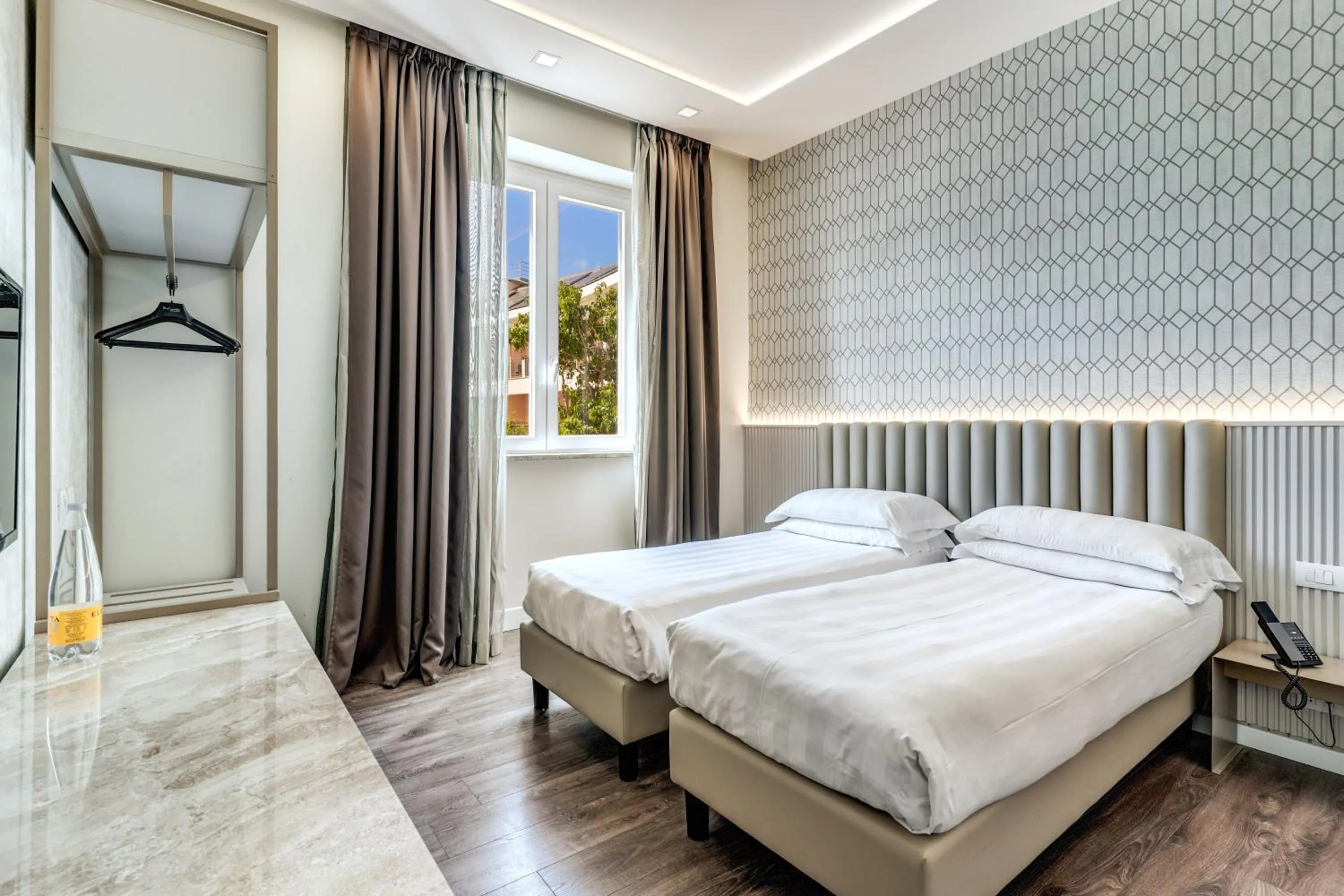 Bedroom, Bed in Hotel Isola Sacra Rome Airport