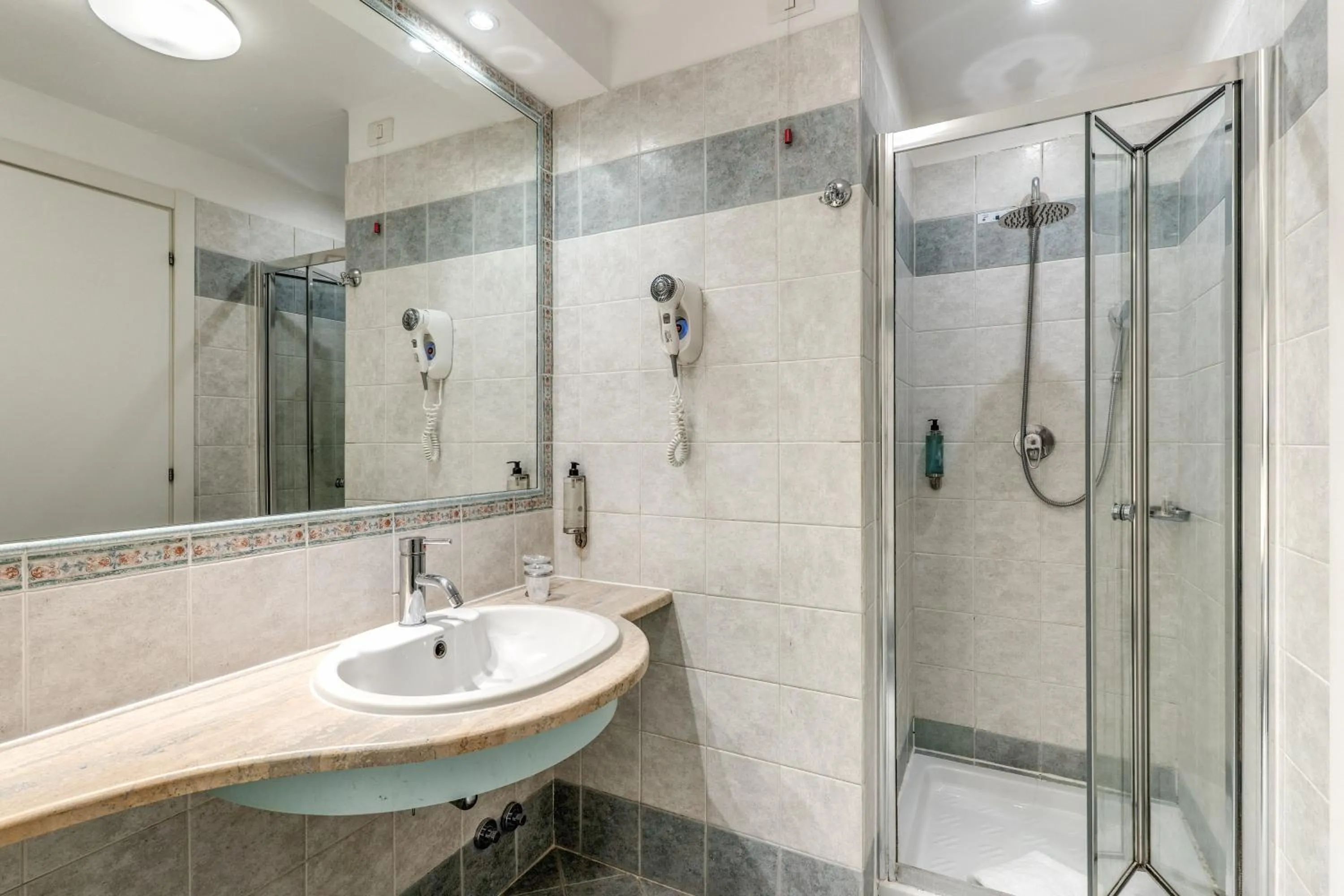 Bathroom in Hotel Isola Sacra Rome Airport