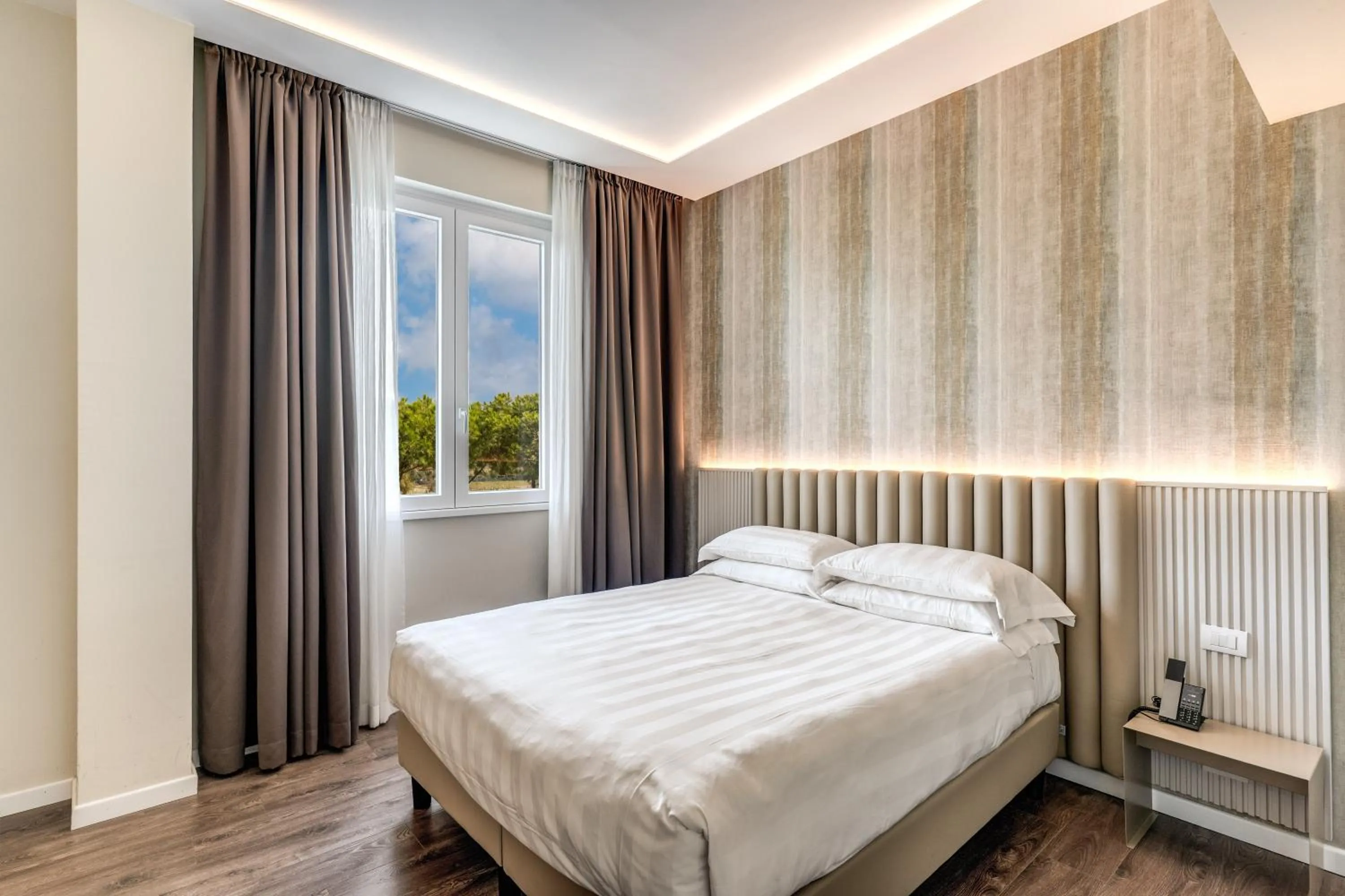 Bedroom, Bed in Hotel Isola Sacra Rome Airport