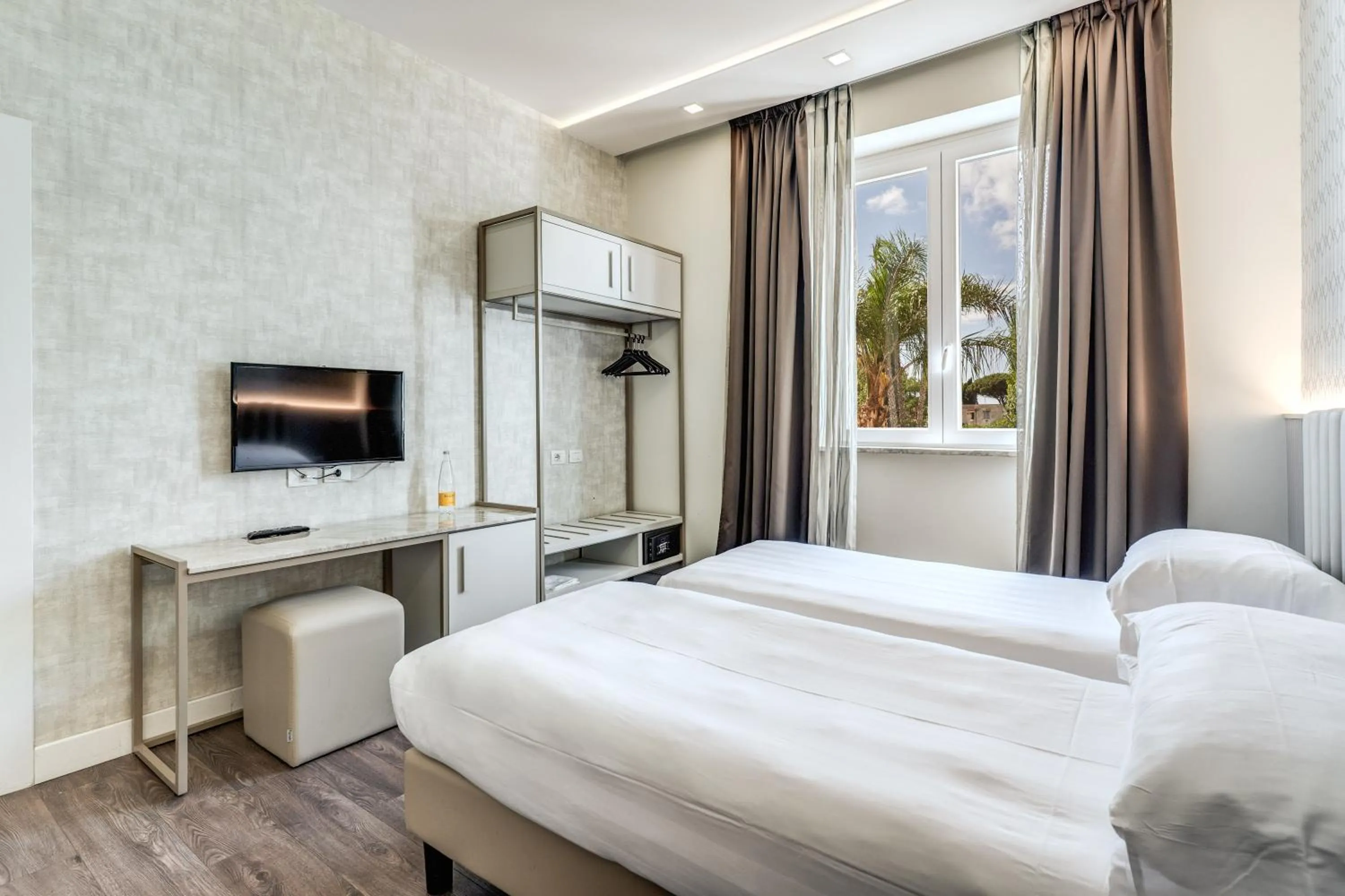 Bedroom, Bed in Hotel Isola Sacra Rome Airport