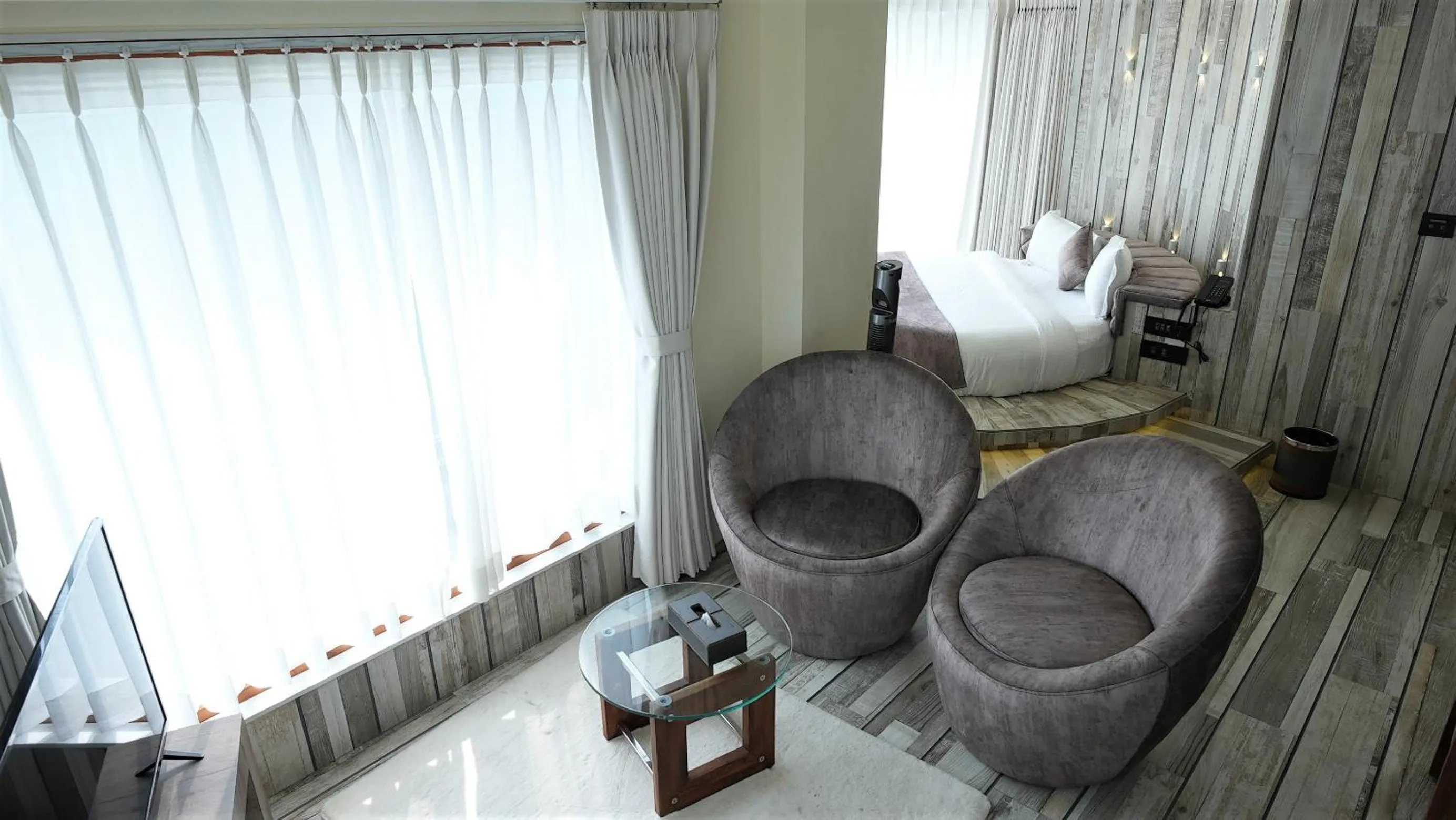 Family Suite in De Glance Hotel, Near Surat Railway Station