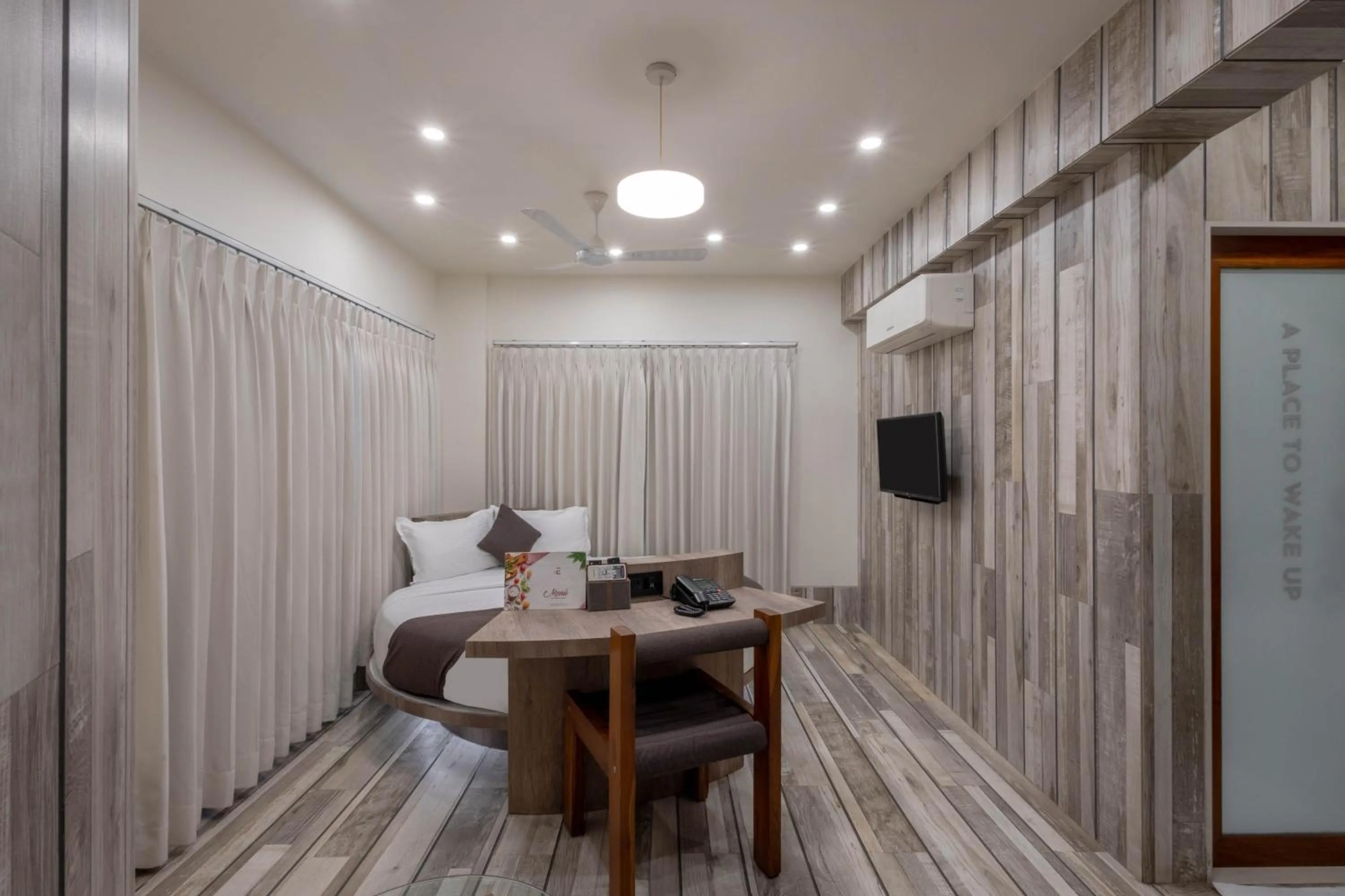 Bedroom in De Glance Hotel, Near Surat Railway Station