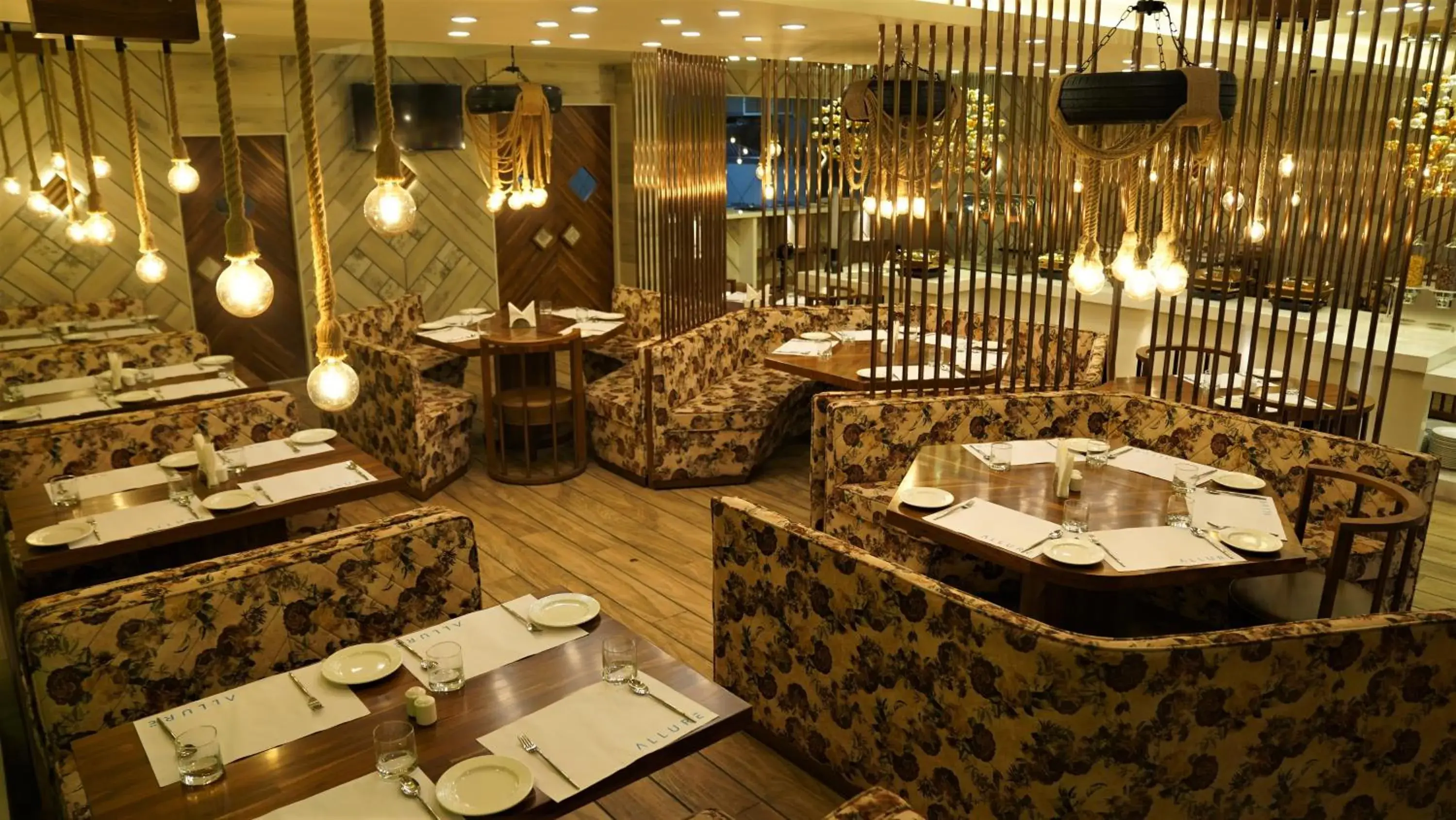 Restaurant/places to eat in De Glance Hotel, Near Surat Railway Station Restaurant/places to eat in De Glance Hotel, Near Surat Railway Station